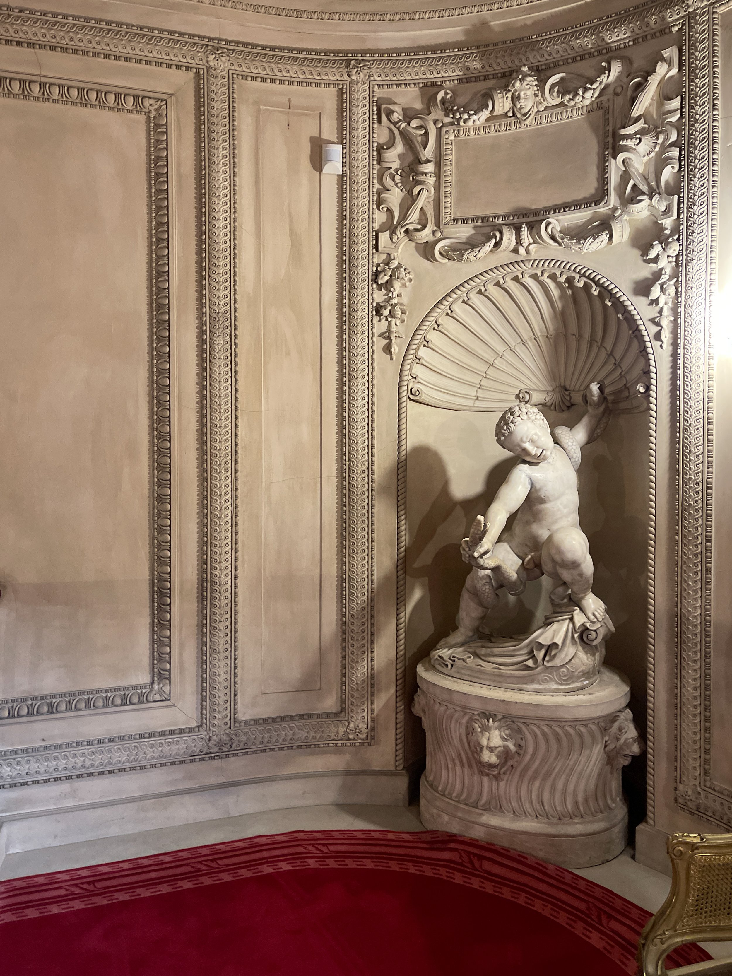 Niche with statue of child on stairway landing in the Vanderbilt Mansion