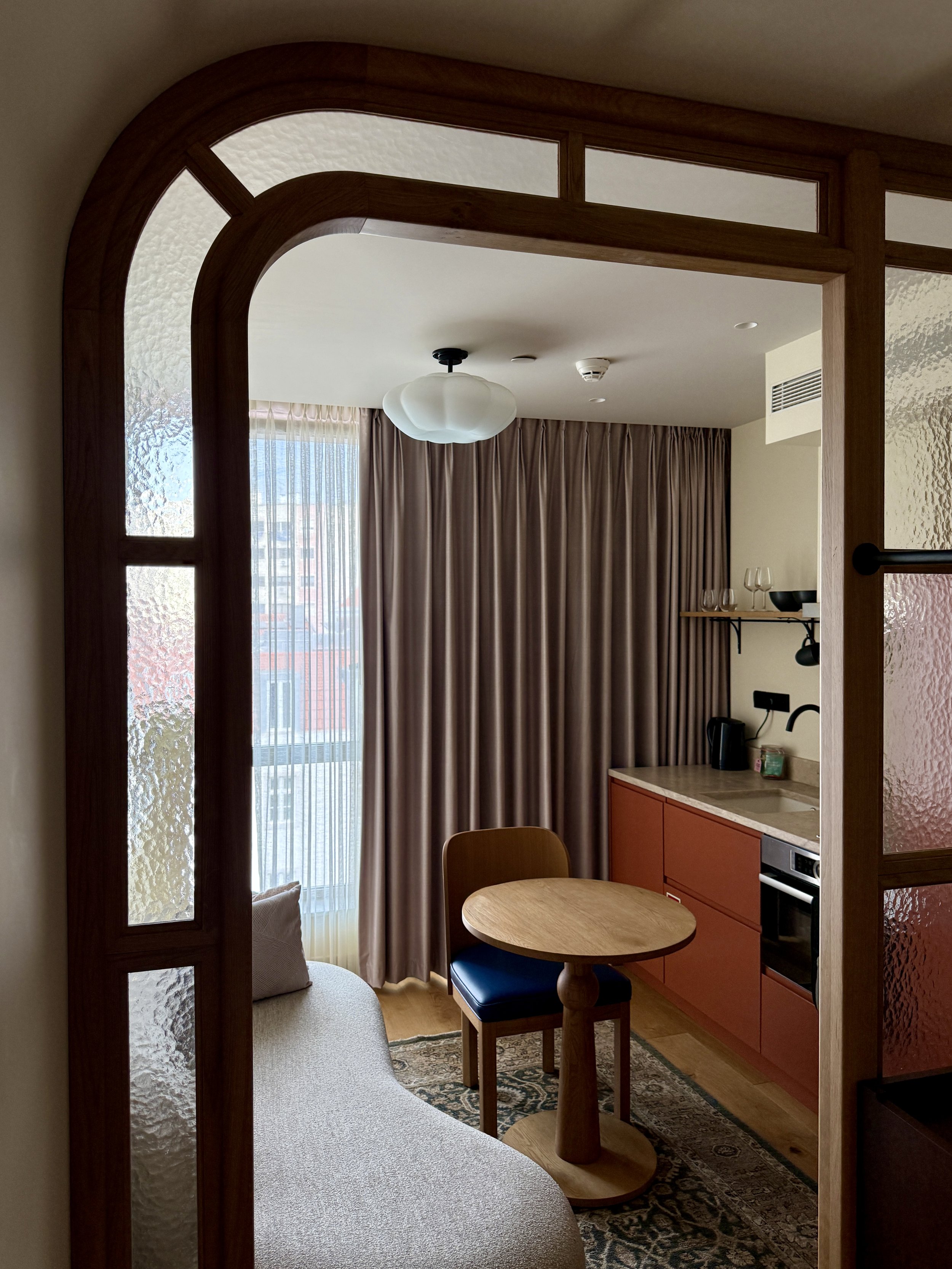 The kitchenette in a room at Locke de Santa Joana in Lisbon