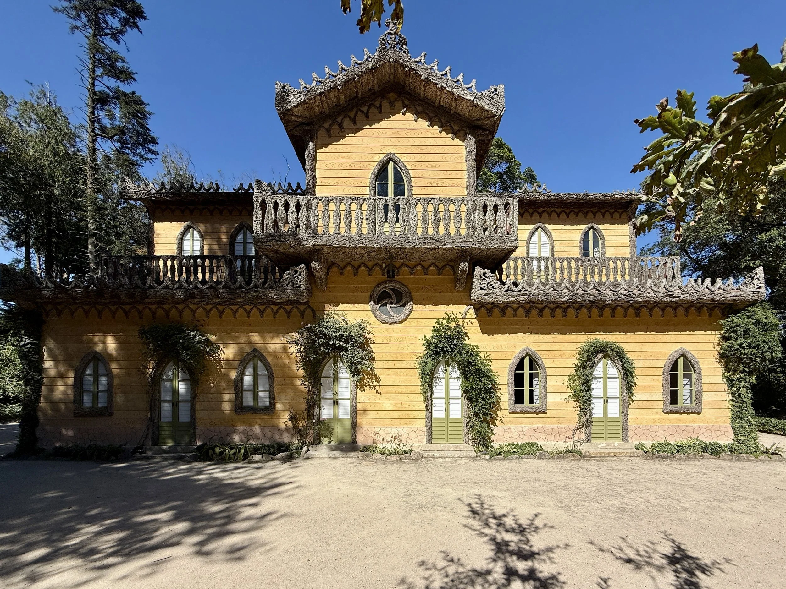 The exterior of Chalet da Condessa d’Edla in Sintra, Portugal, a romantic hideaway for a king and his opera singer lover