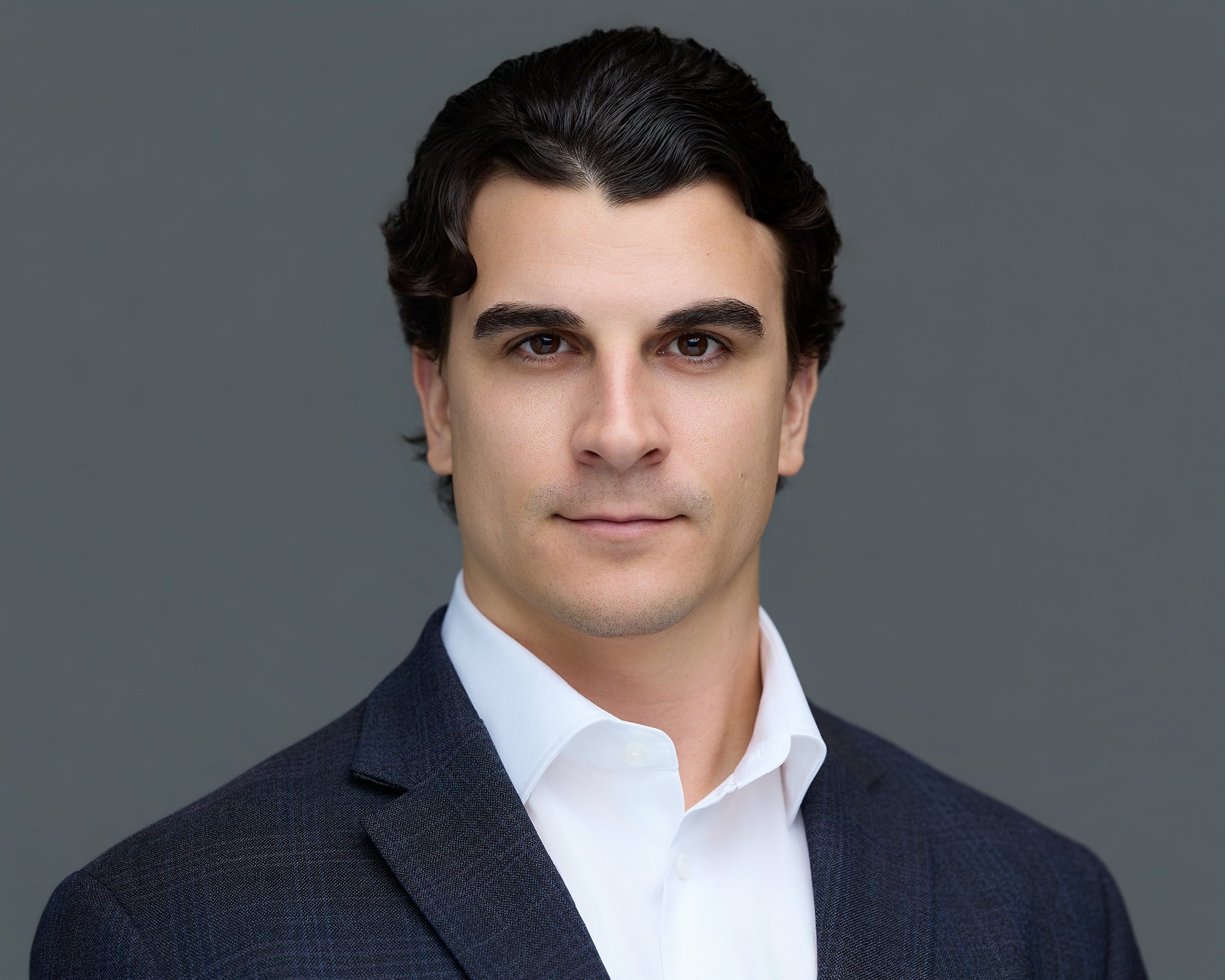 Example of a premium LinkedIn headshot done in studio