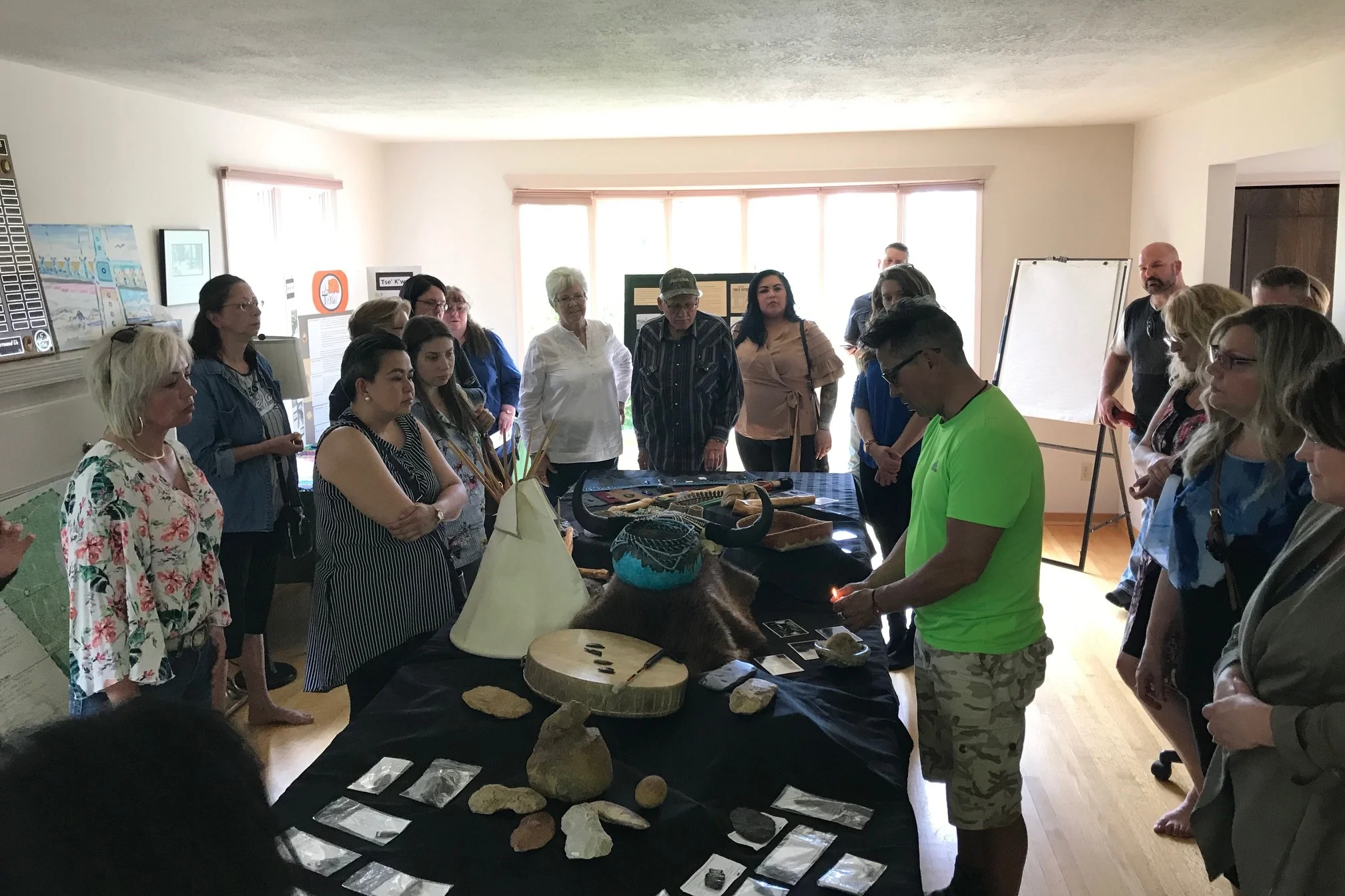 Garry Oker of Doig River First Nation presenting artefacts at Tse’K’wa.