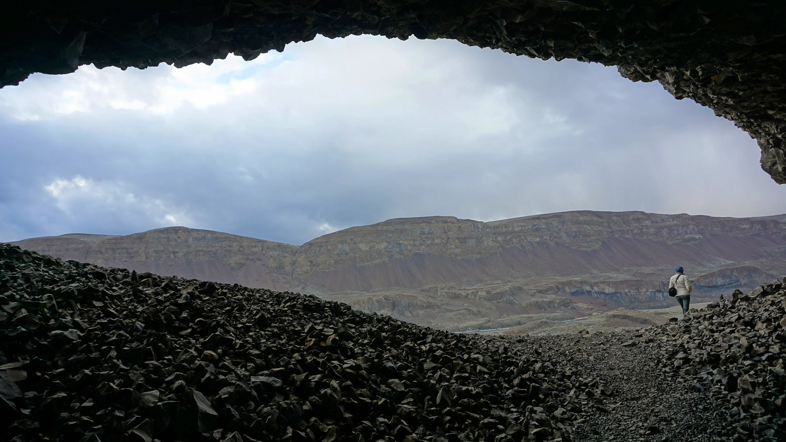 Lake Lenore Caves - Pacific North Wanderers.jpeg