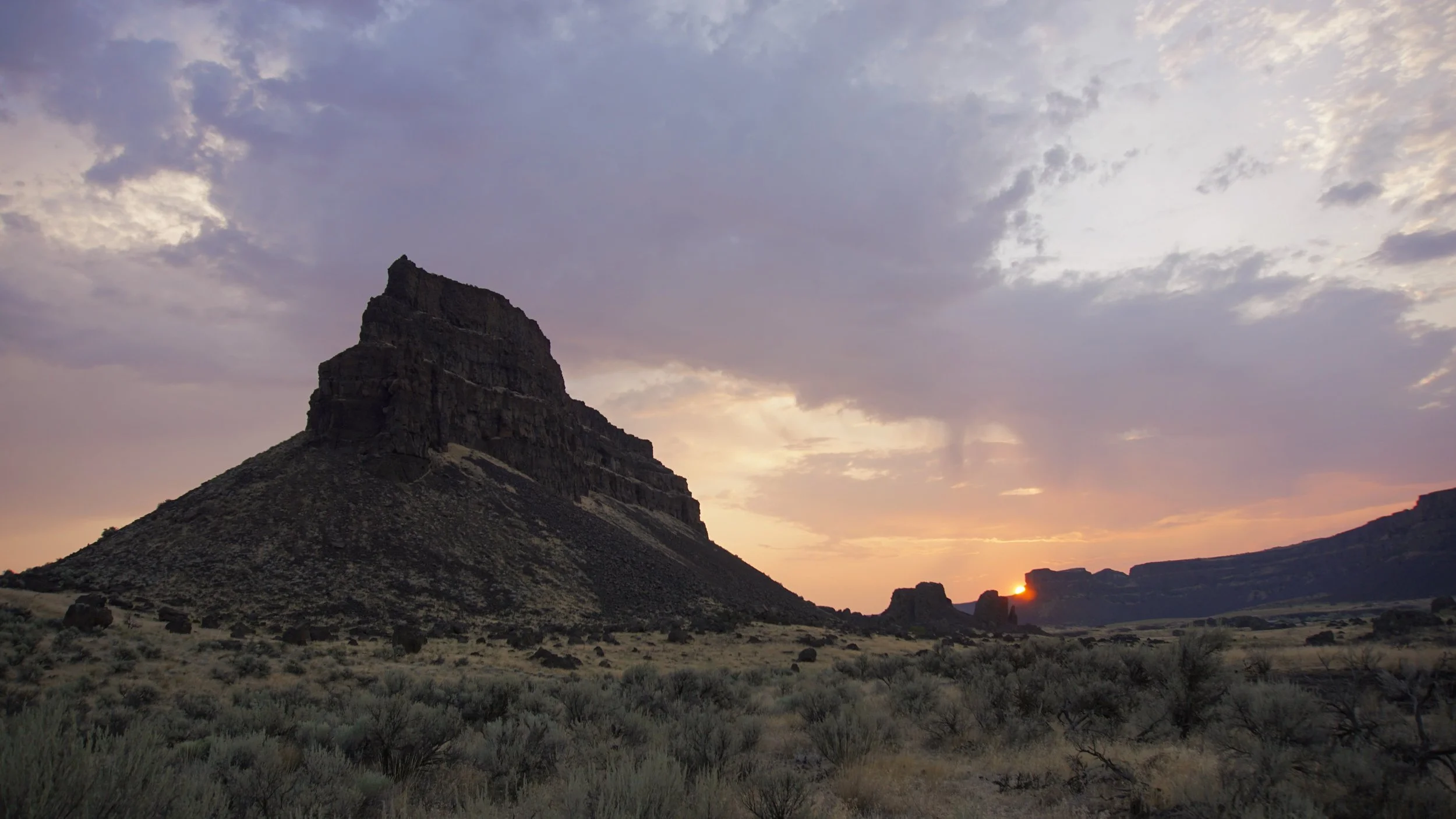 Hiking Umatilla Rock Trail
