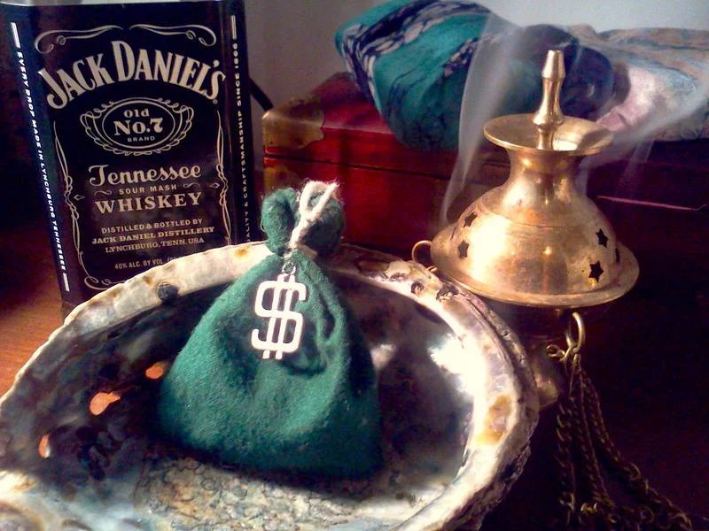 Hoodoo-Magic-Money-Draw-Mojo-Hand-Wealth-Talisman.jpg