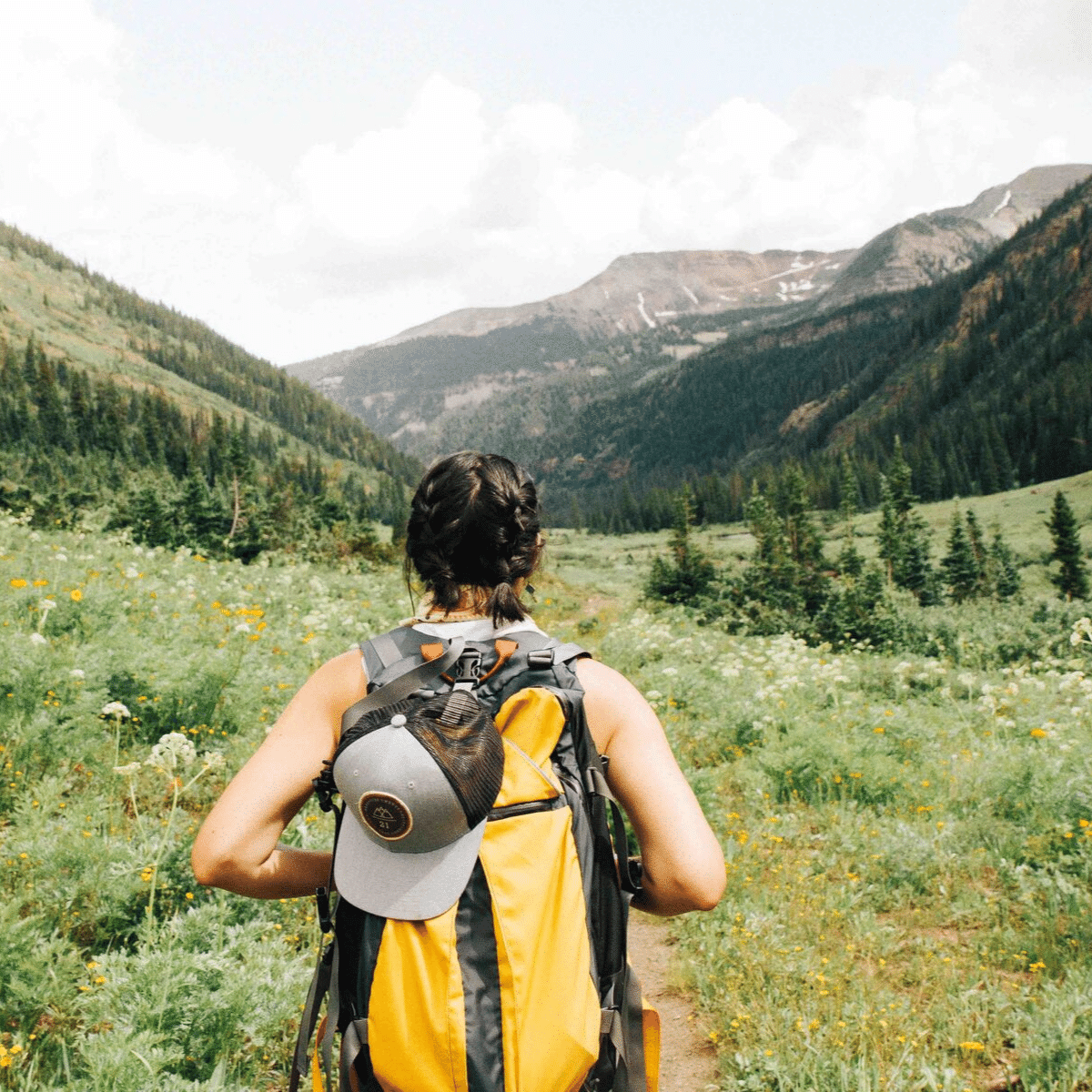  Woman hiking in valley, with backpack 