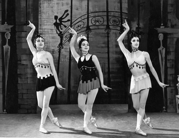 Danses Concertantes (1955), Annette Page, Marion Lane and Sara Neil. Photo: Denis de Marney. Image © Victoria & Albert Museum (www.vam.ac.uk)