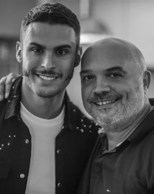 BOOK A PHOTOSHOOT The cost of a NON COMMERCIAL shoot with Tom Saint Clair is € 600. This is for a 3 to 4 hours session and 10 final, retouched images (usually received 2 to 3 weeks after the shoot).This price is assuming you will be in Lyon to shoot freely outdoors and/or in his home. Additional costs would apply if you wish him to travel to you or to hire a specific studio/location. It's best to contact him directly and discuss your requirements and maybe his travel schedule will bring him to your part of the world at some point.