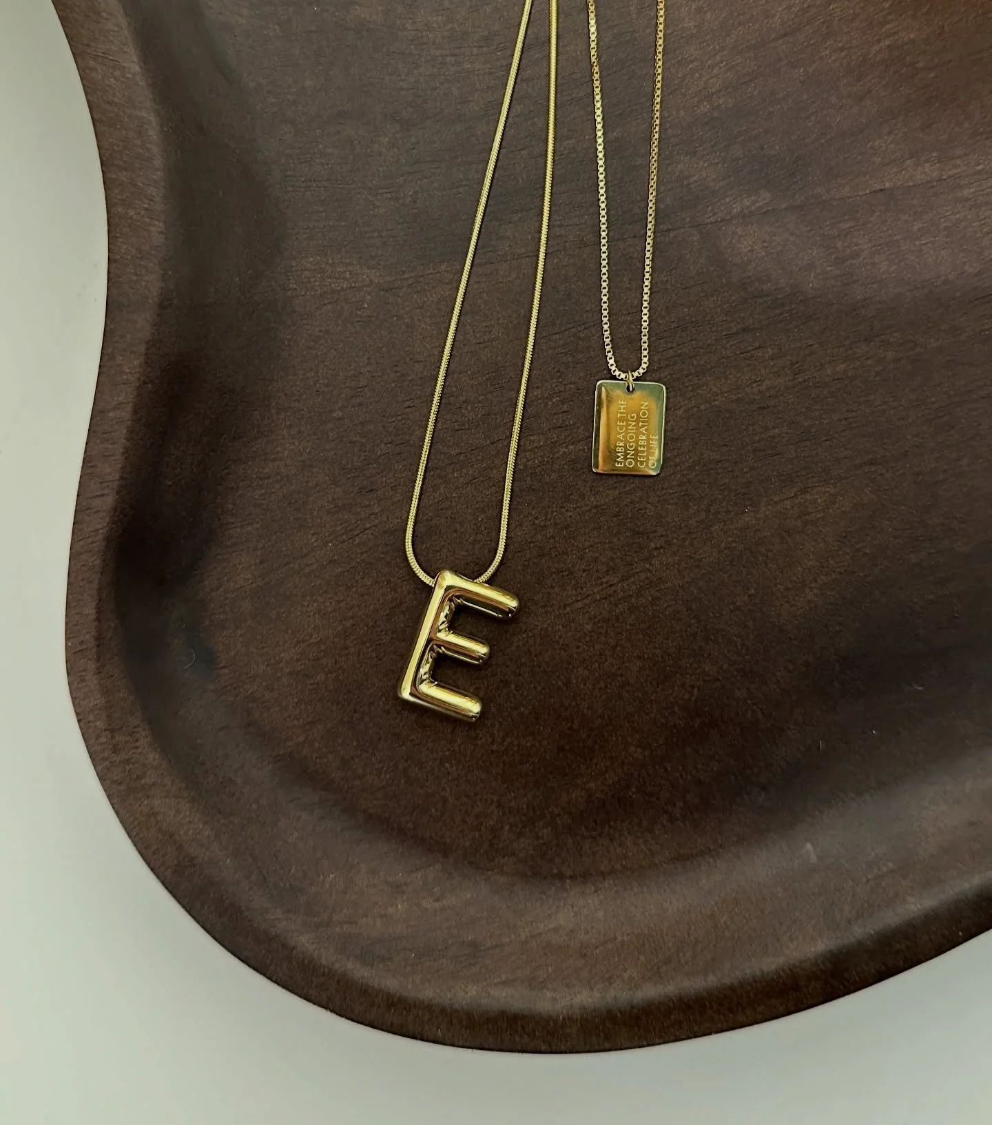 SOFT BROWNS, GOLDEN GLOW ✨
die perfekte kombi für dich und dein Zuhause. 
#newdrop #fallvibes #cozystyle #brownisthemood