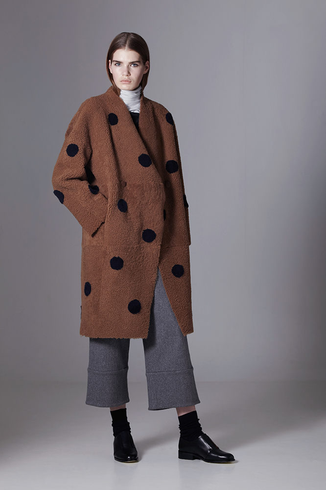 AnneVest-AKITA-coat-dots-1.jpg