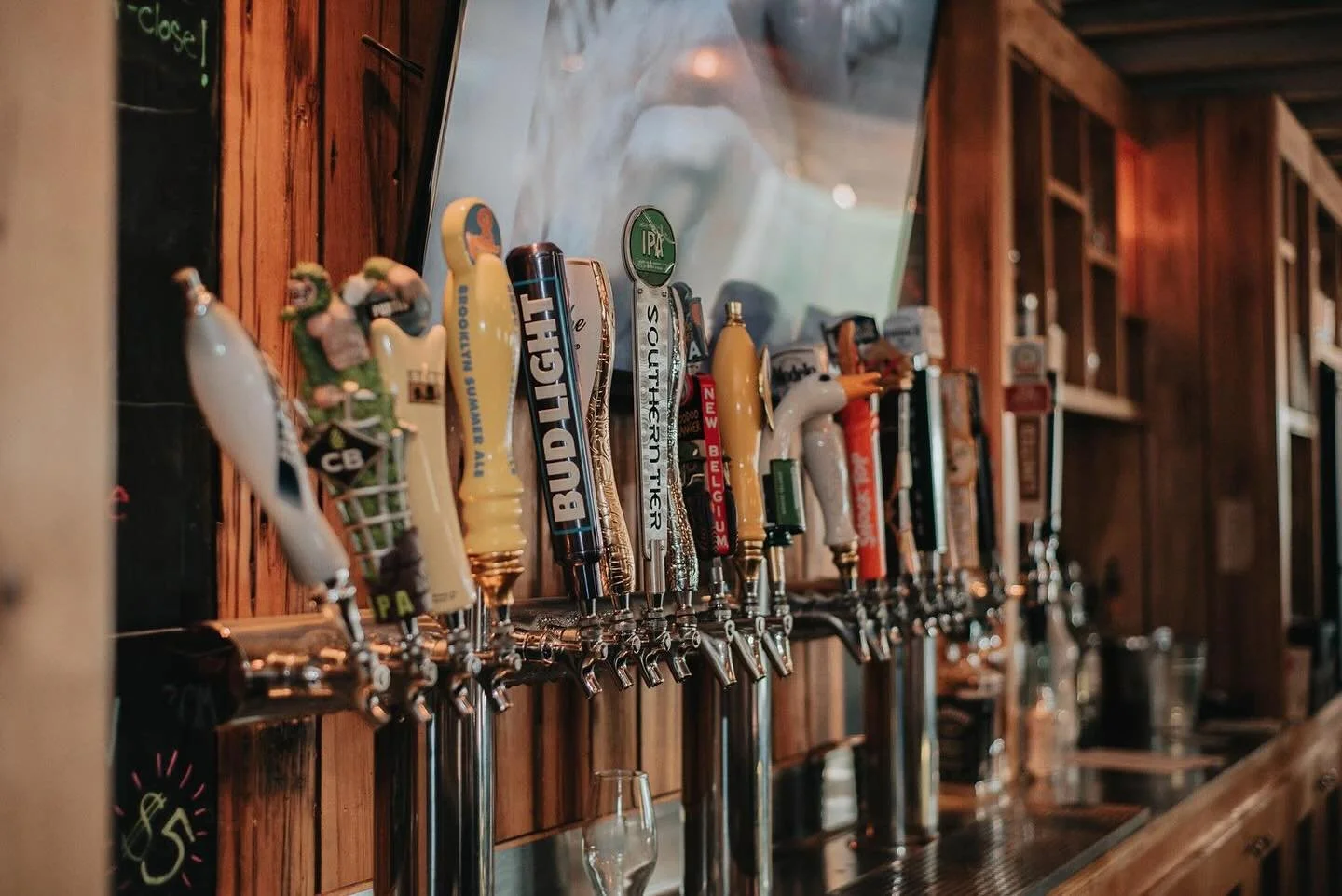 Reverse Happy Hour is back!! 

Friday and Saturday 9:00 pm to 11:00 pm.

Come check out our deals on drafts and wells.