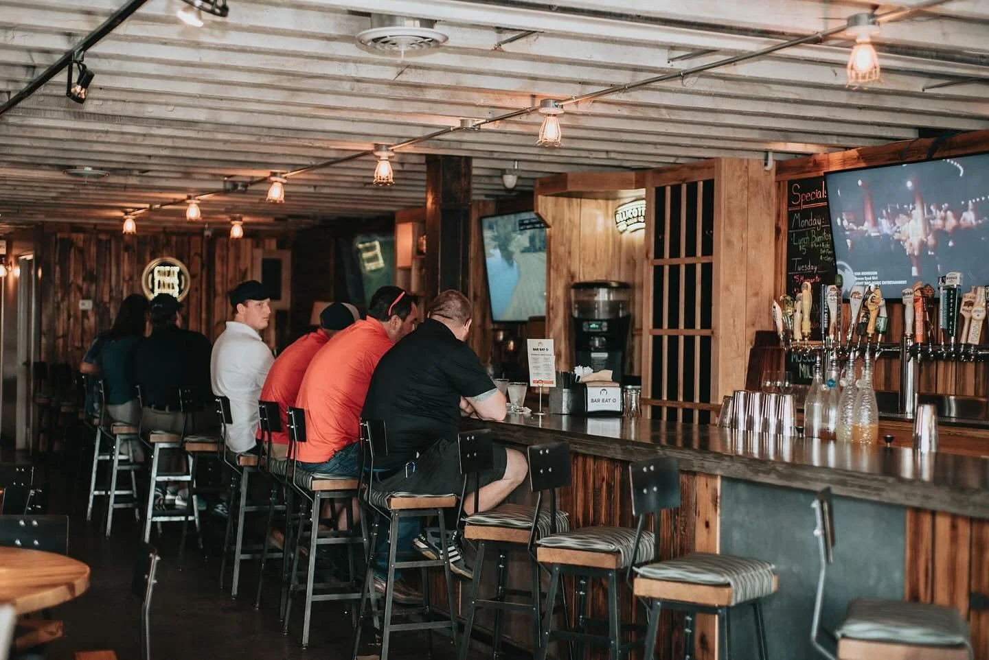 Come enjoy a craft beer on tap next time you come in. Plenty of seating up to our bar. Or find a cozy table in our dining area. Always keeping it fresh with a rotating selection🍻