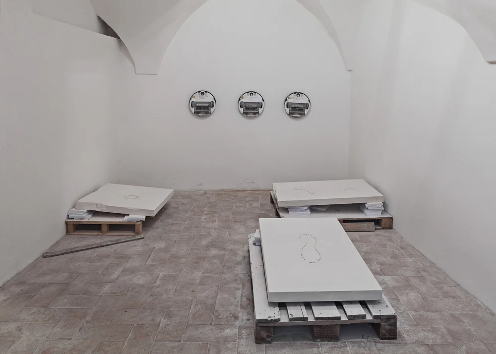 Pearl Harbour (be.Pearl) , Délia Sheehy, and Hélène Thensiau, 2015 (pallets, stone slabs, and processed pearls), Galleria Continua, San Gimignano / Beijing / Les Moulins / Habana. Photo by: Ela Bialkowska.