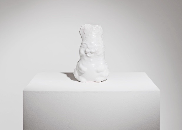 Gordo (x.Pearl) , Délia Sheehy, and Hélène Thensiau, 2015 (silicone, and processed pearls), Galleria Continua, San Gimignano / Beijing / Les Moulins / Habana. Photo by: Ela Bialkowska.