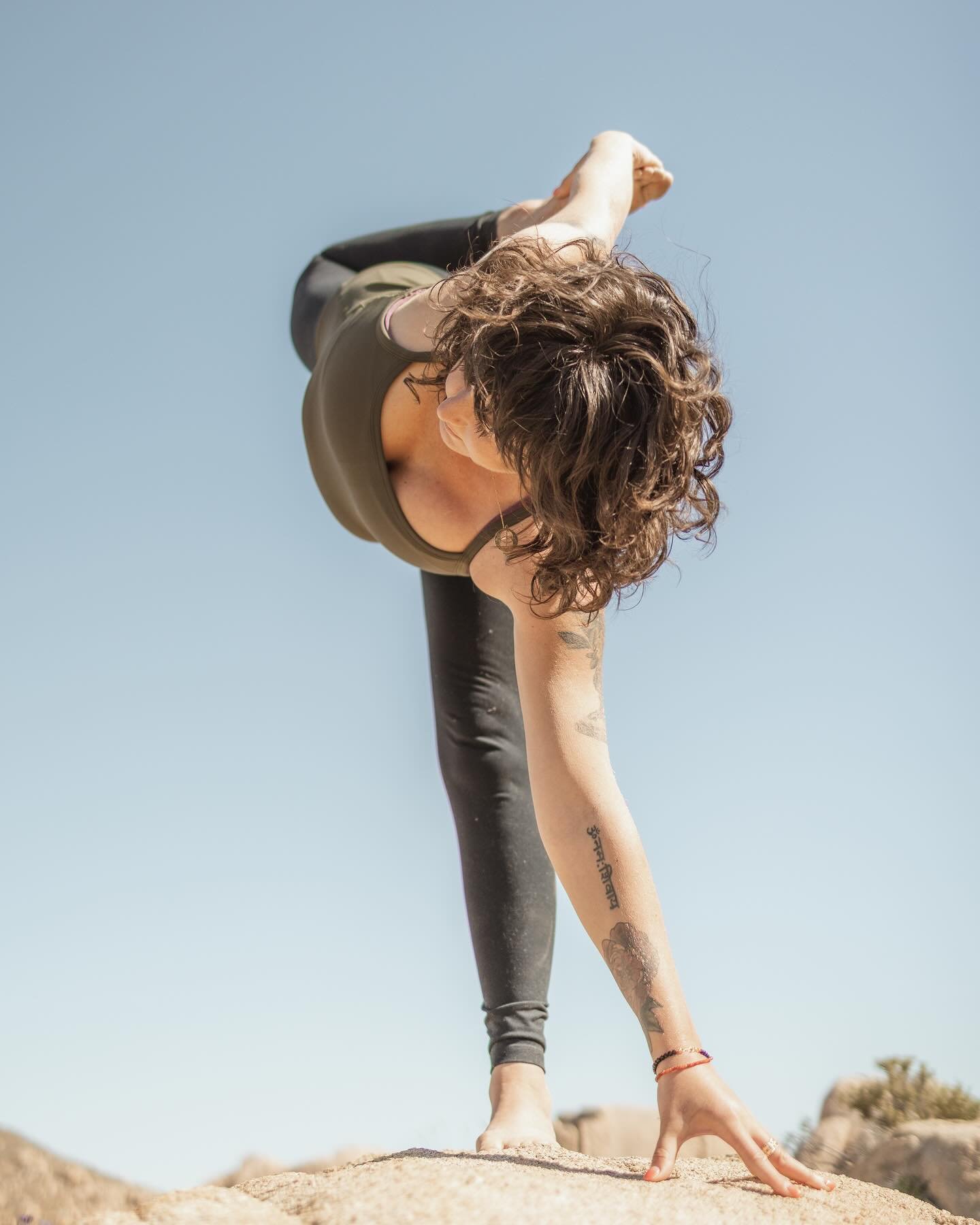 Ardha Chandra Chapasana

𝒮𝓊𝑔𝒶𝓇𝒸𝒶𝓃ℯ 𝒫ℴ𝓈ℯ 𖣔

We must continue to find the beauty, seek the sweetness, and also be with the ugliness. It&rsquo;s all serving a purpose, showing us the way. 

I believe, especially now (that will always apply), 