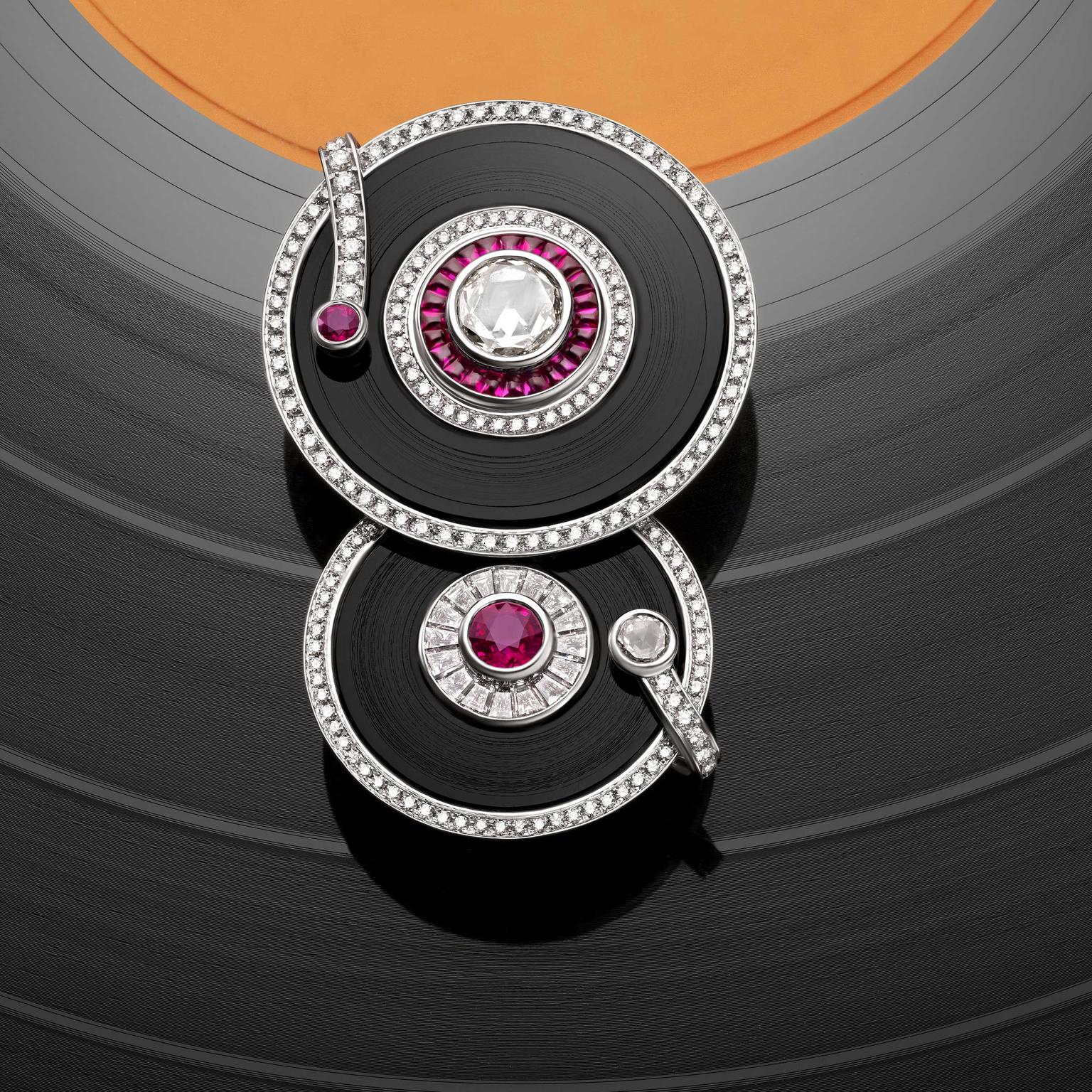 play-it-again-from-bulgari-wild-pop-high-jewellery-collection-brooch.jpg__1536x0_q75_crop-scale_subsampling-2_upscale-false.jpg