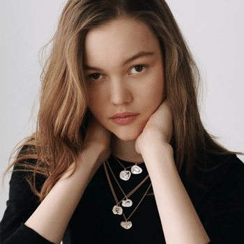 Dior Astro Dior pendant Girl.png