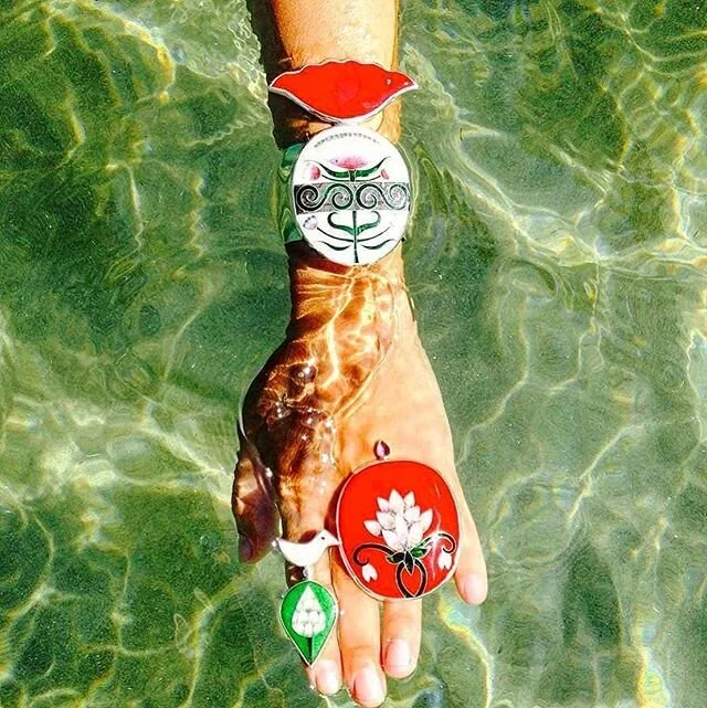 Reaching out toward summer imaging I&rsquo;m covered in Sofio Gongli jewellery @sophogongliashvili via @contemporary_jewelry #sophogongliashvili #sofiogongli #summerjewelry #pooljewels #independentjewels #contemporaryjewelry