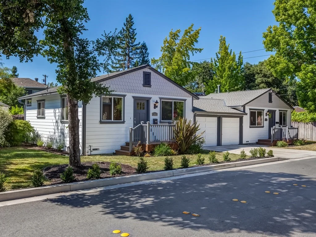 3590 Walnut pic.jpg