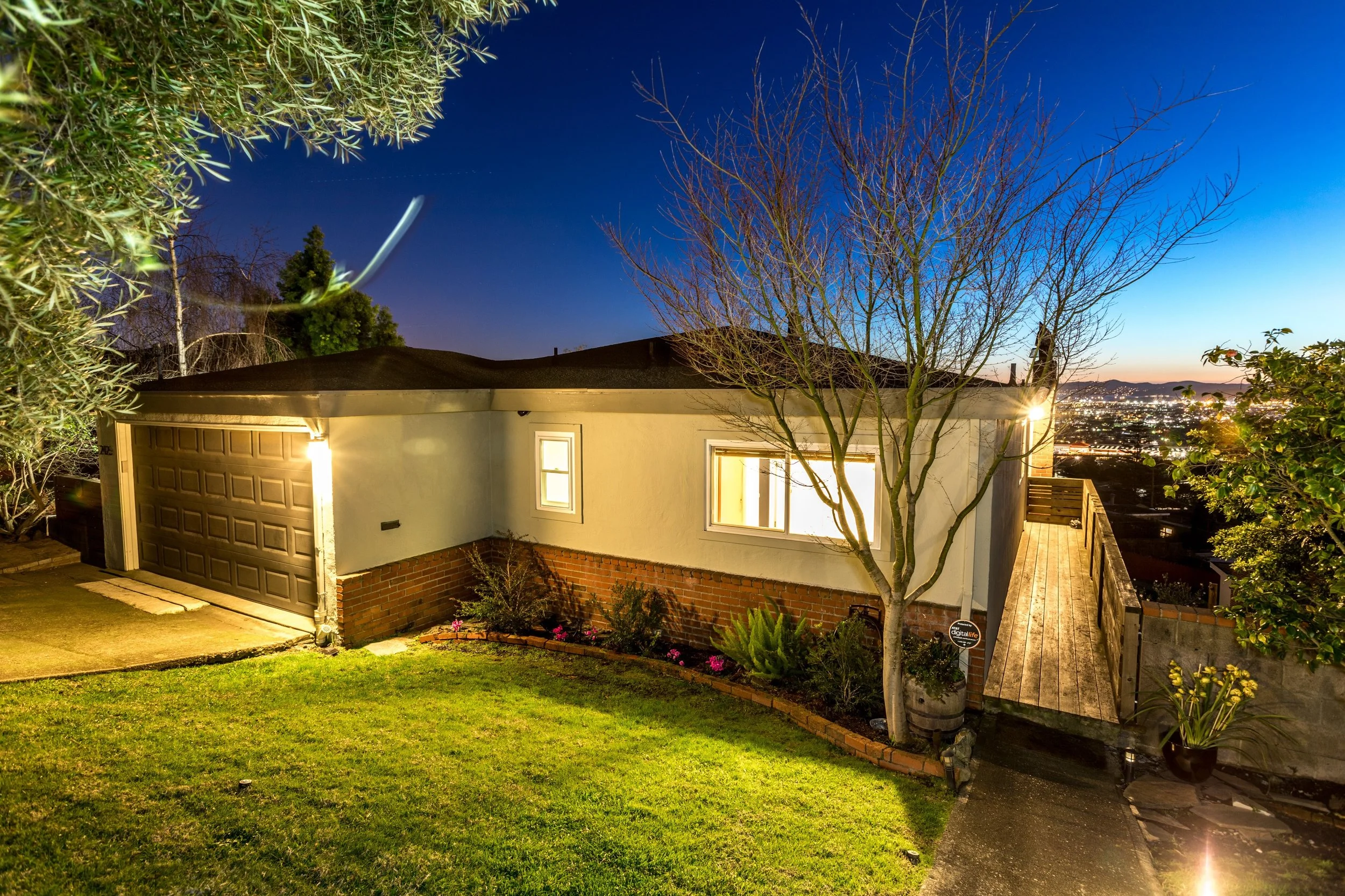 2425 Mira Vista pic.jpg