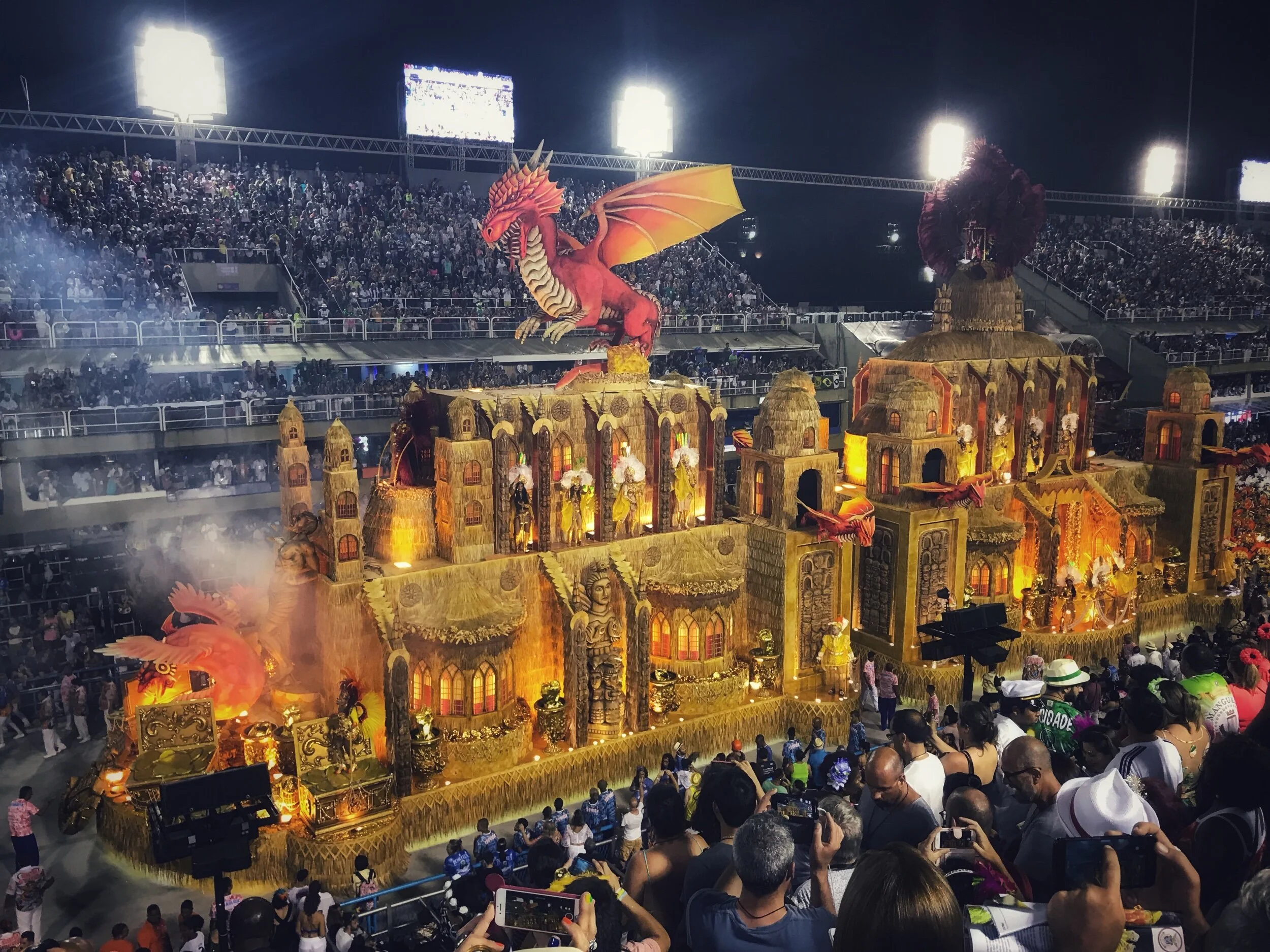Sambadrome med 80 000 sambadansende tilskuere
