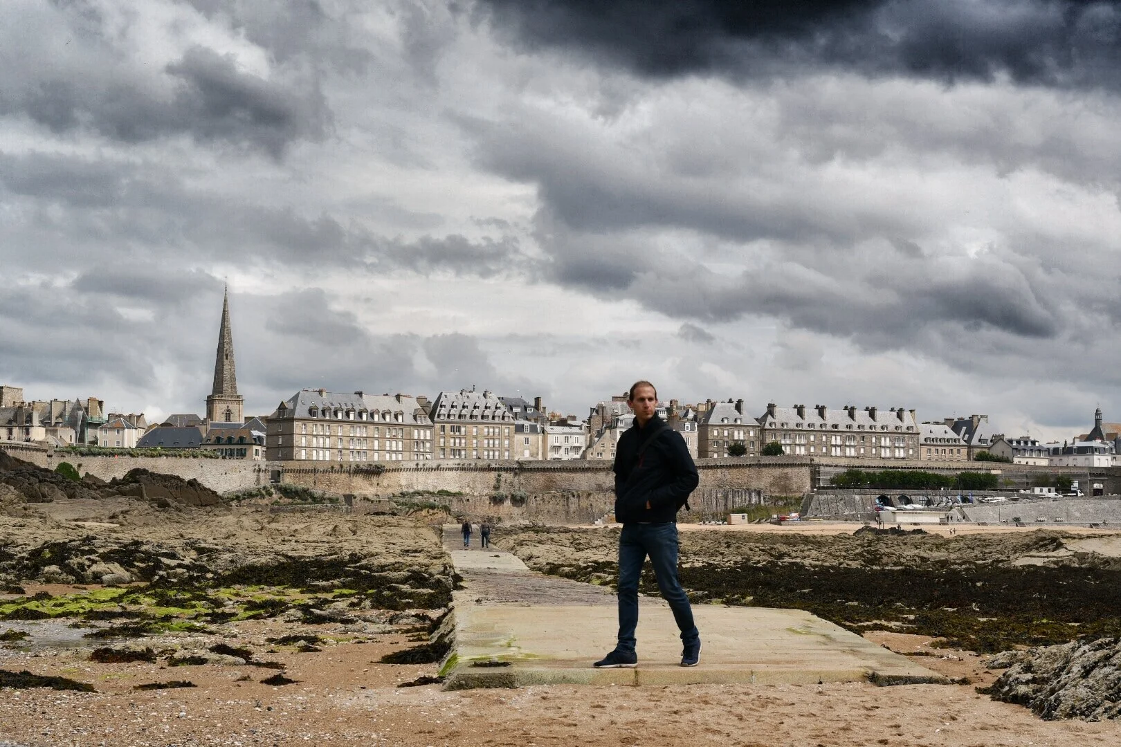 På øyhopping ved lavvann – St. Malo i bakgrunnen