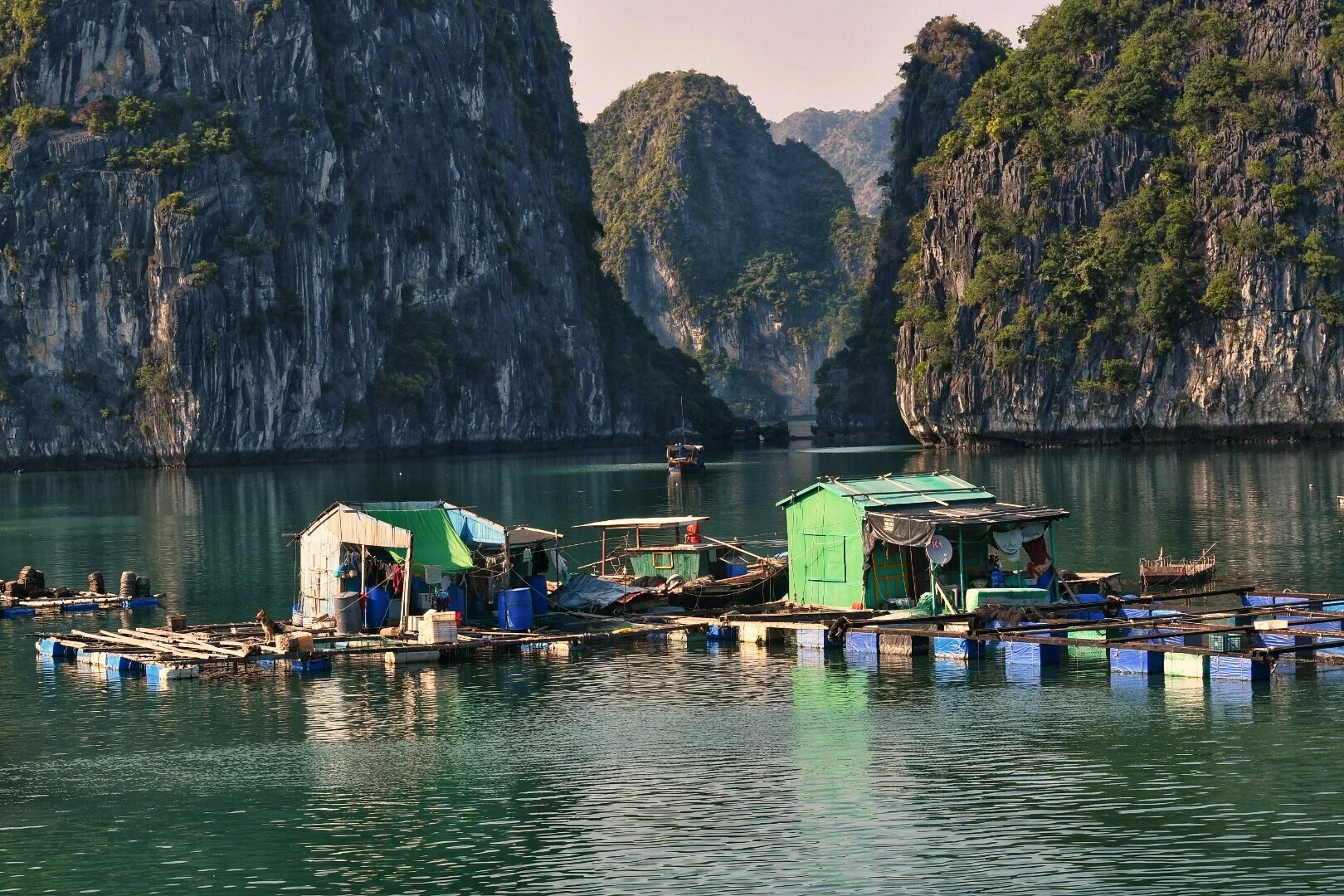 Ha Long-bukten er på listen over verdens sju naturunderverker