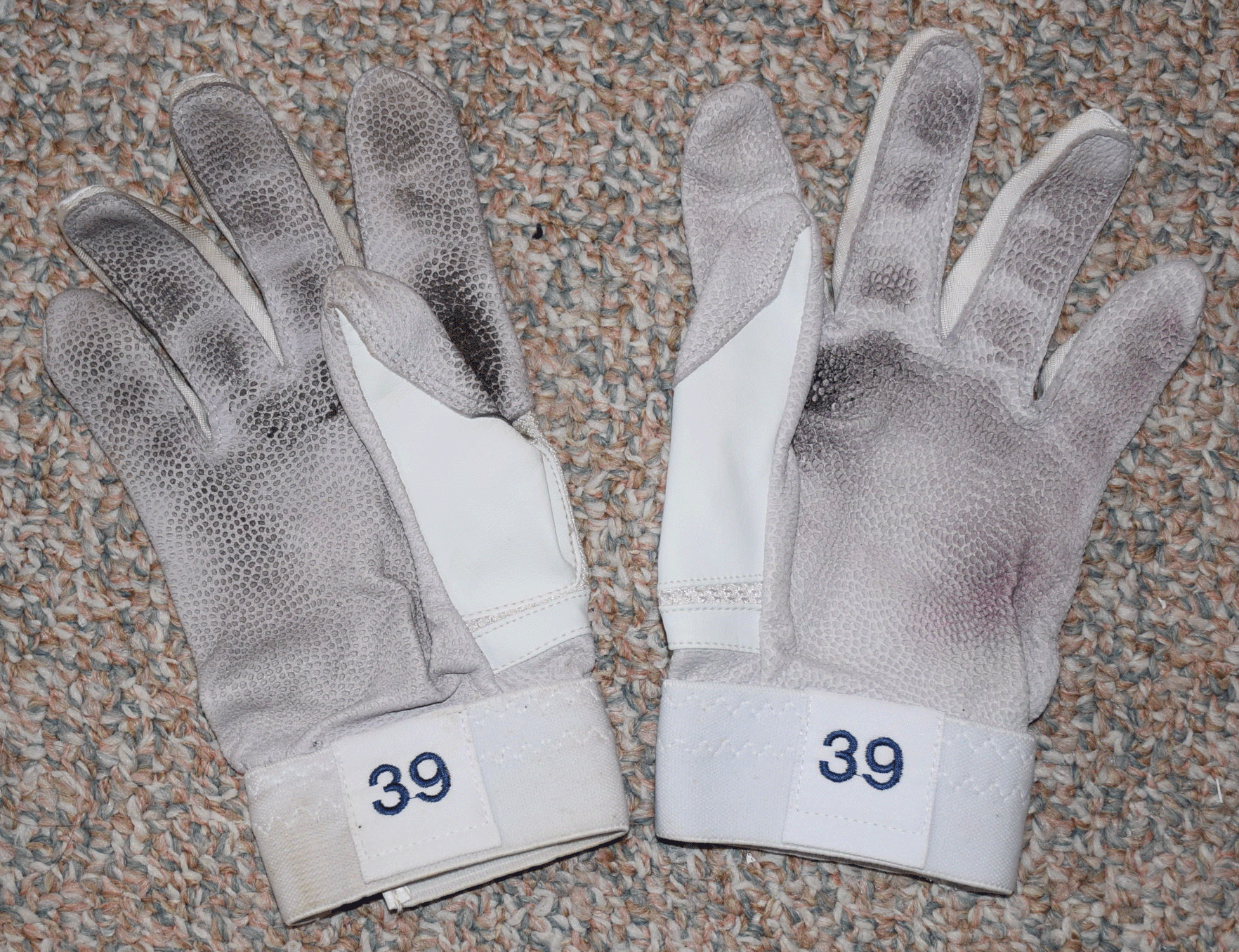 Salty Batting Gloves 1.gif