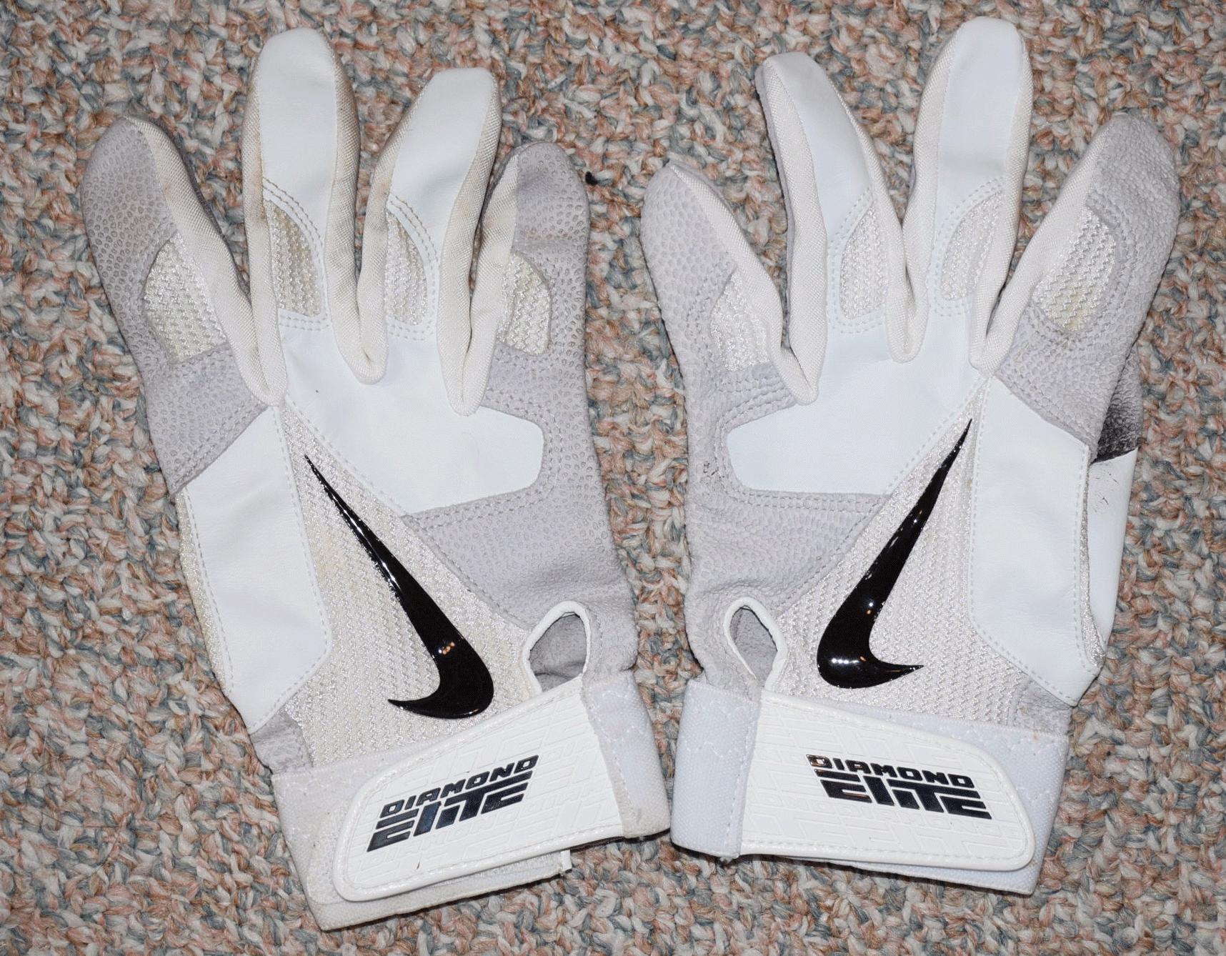 Salty Batting Gloves 2.gif