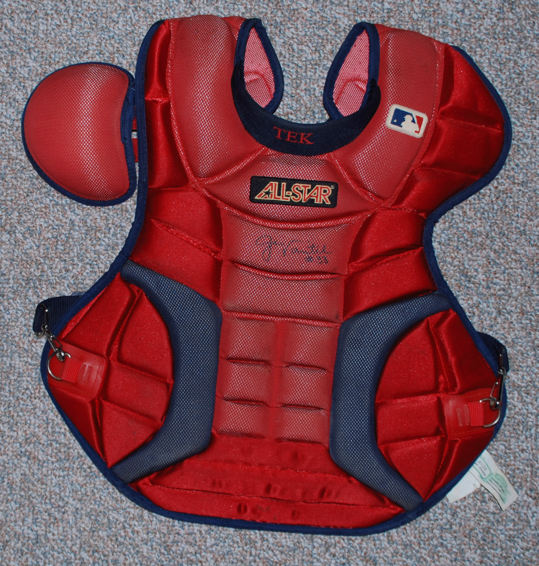 Varitek 2 Chest Protector - front.gif