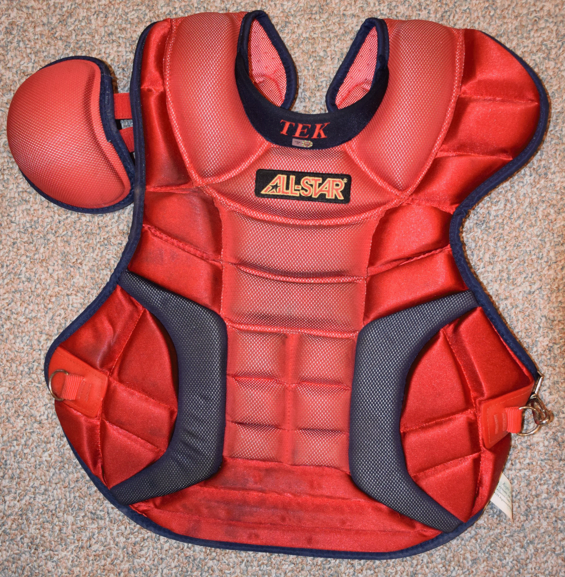 Varitek 3 Chest Protector - front.gif