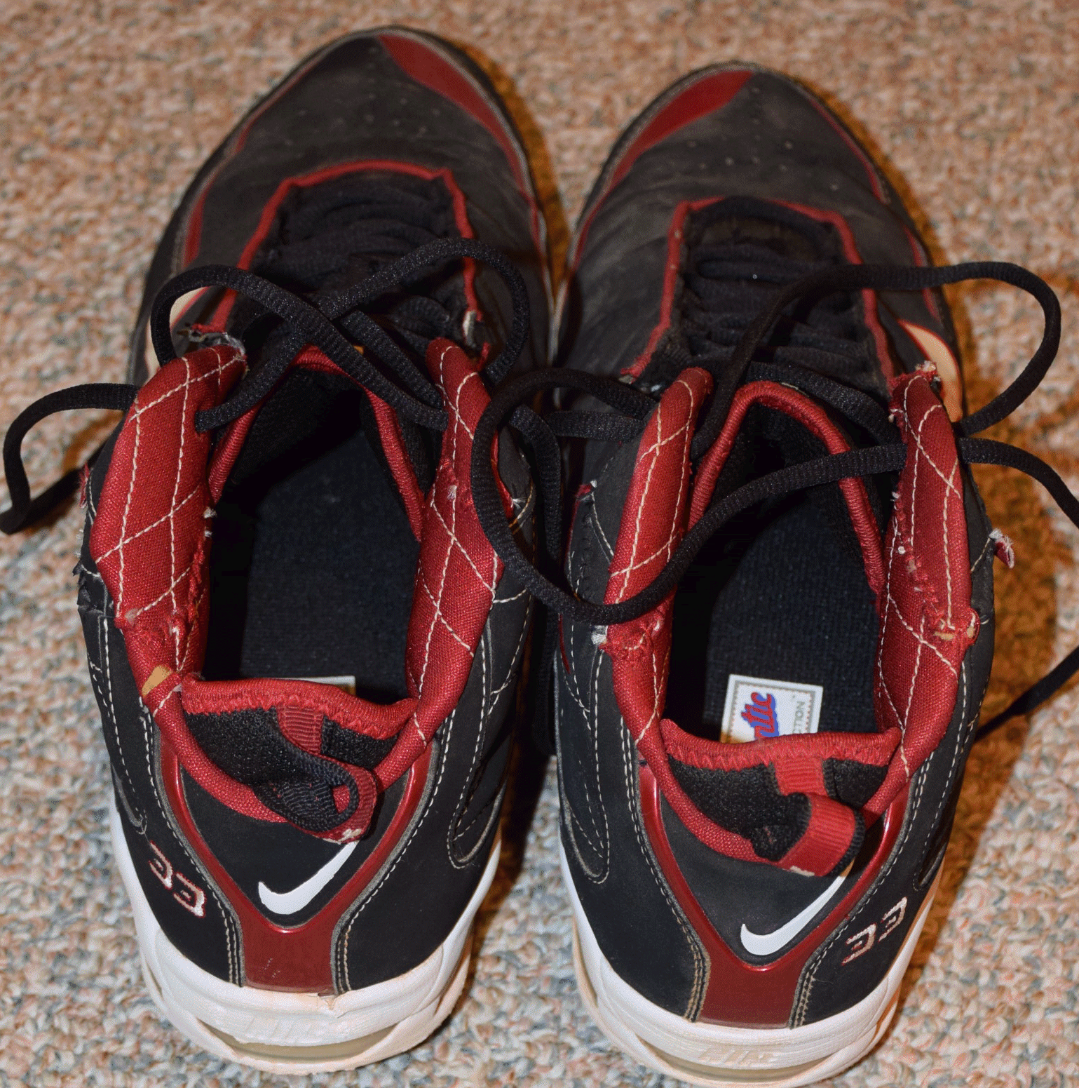 Varitek Cleats - rear.gif