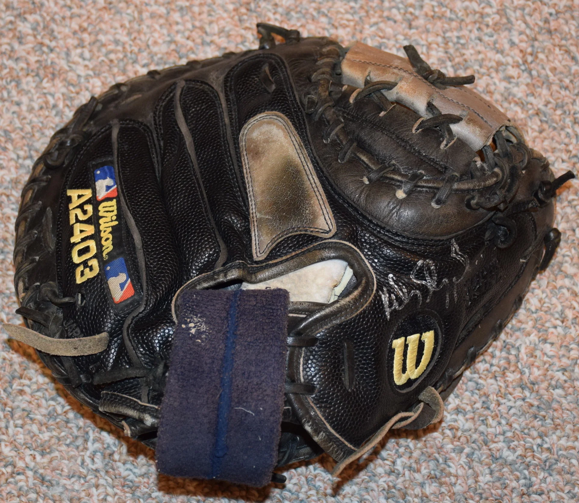 Kelly Shoppach Game Used Glove