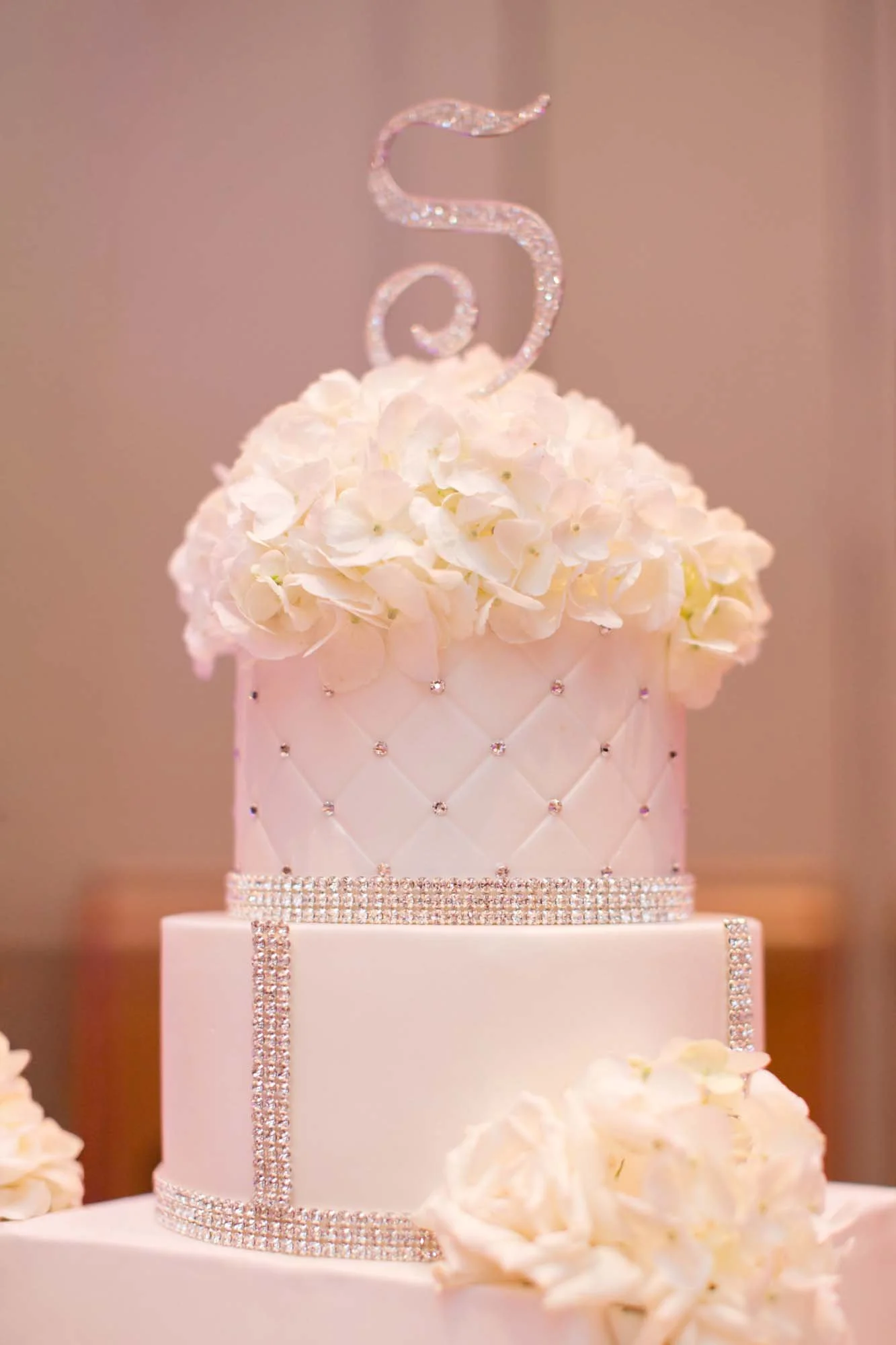 rhinestone-wedding-cake-details.jpg