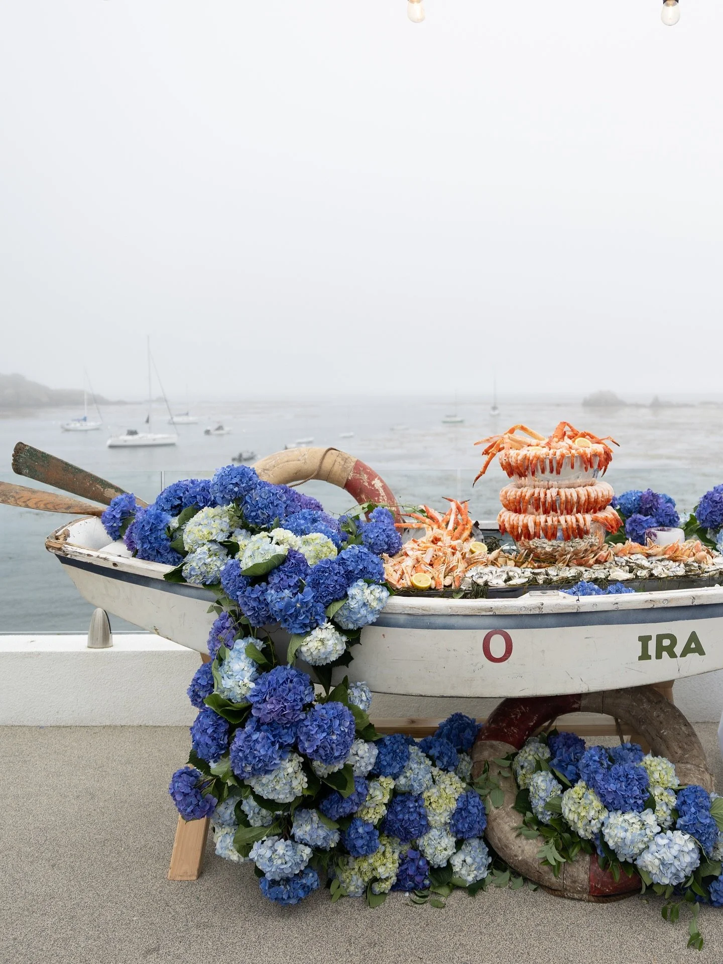 ✨💍 Welcome to a wedding masterclass at Pebble Beach! This stunning wedding of Megan &amp; Hudson kicked off with a delightful vintage boat overflowing with lobster and oysters, all set against a backdrop of luxurious hydrangeas and a breathtaking co
