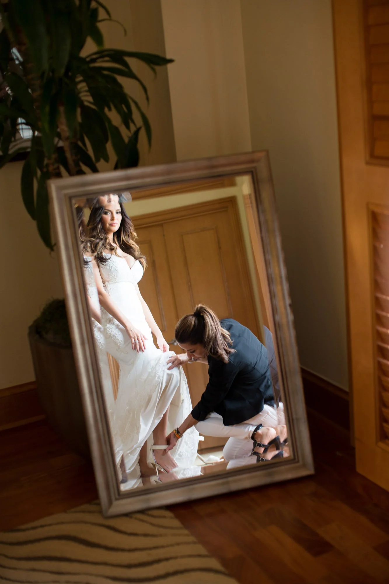 stylist-helping-bride-with-shoes..jpg