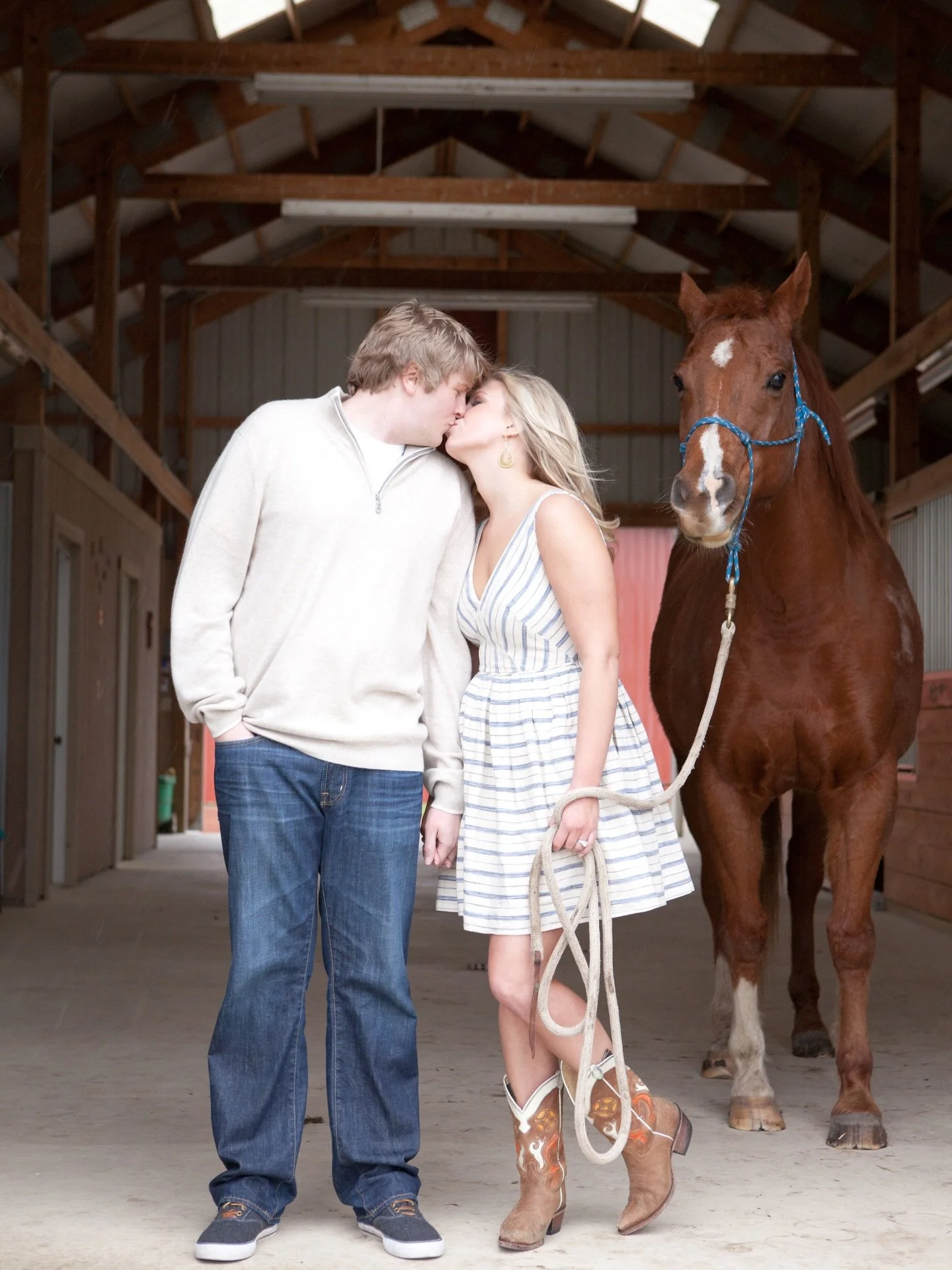 Calling all horse lovers 🐎 ✨
.
Open land. Intentional details. A presence that feels effortless.
.
Currently booking 2027 ranch and estate celebrations. 💍📸
.
#ranchwedding #horseloversofinstagram #luxuryweddingphotographer #oklahomawedding #estate