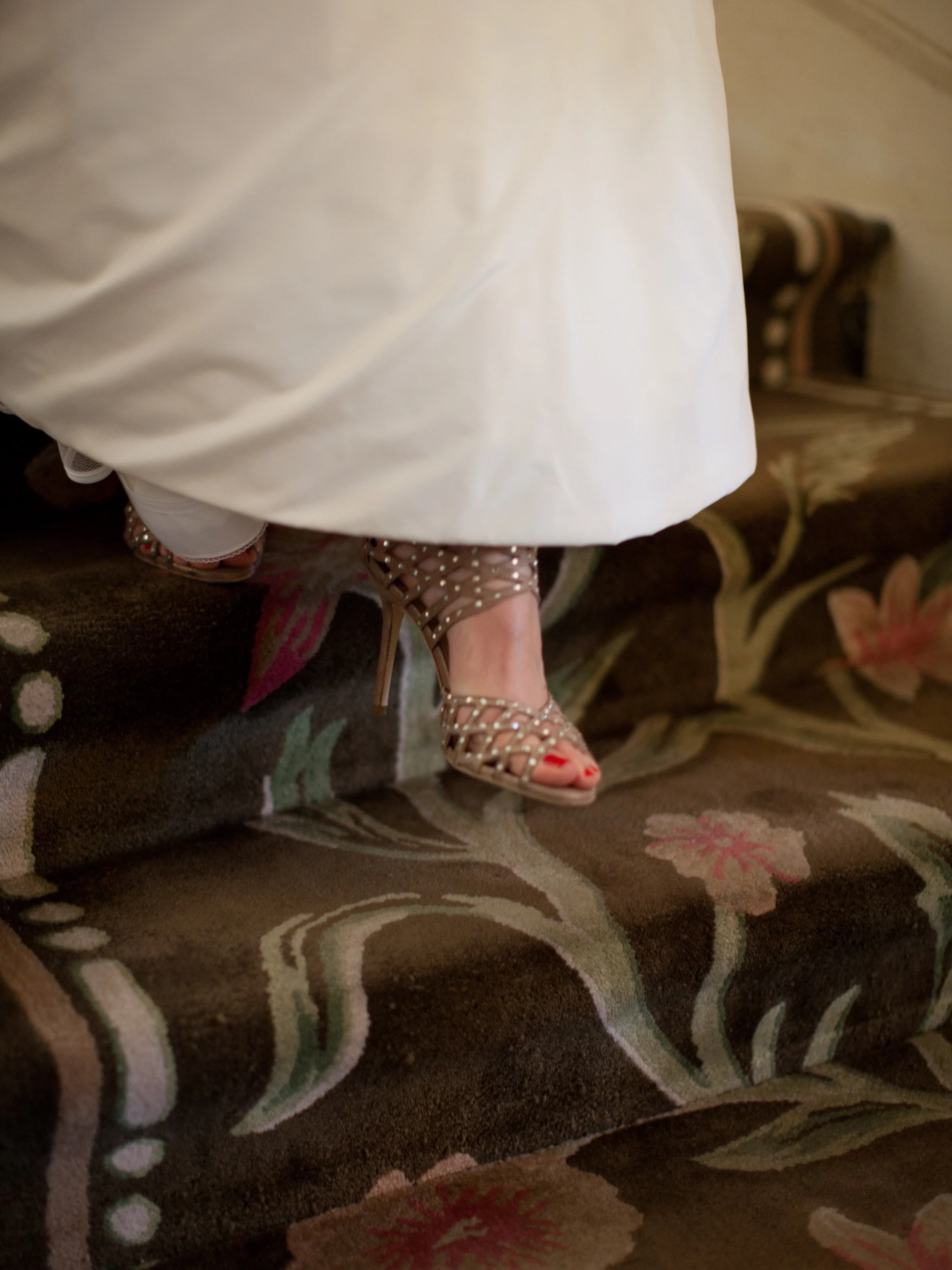 For the couples who romanticize everything 
.
#lovestories #linger #cinematicphotography #dallaswedding #oklahomaweddingphotographer