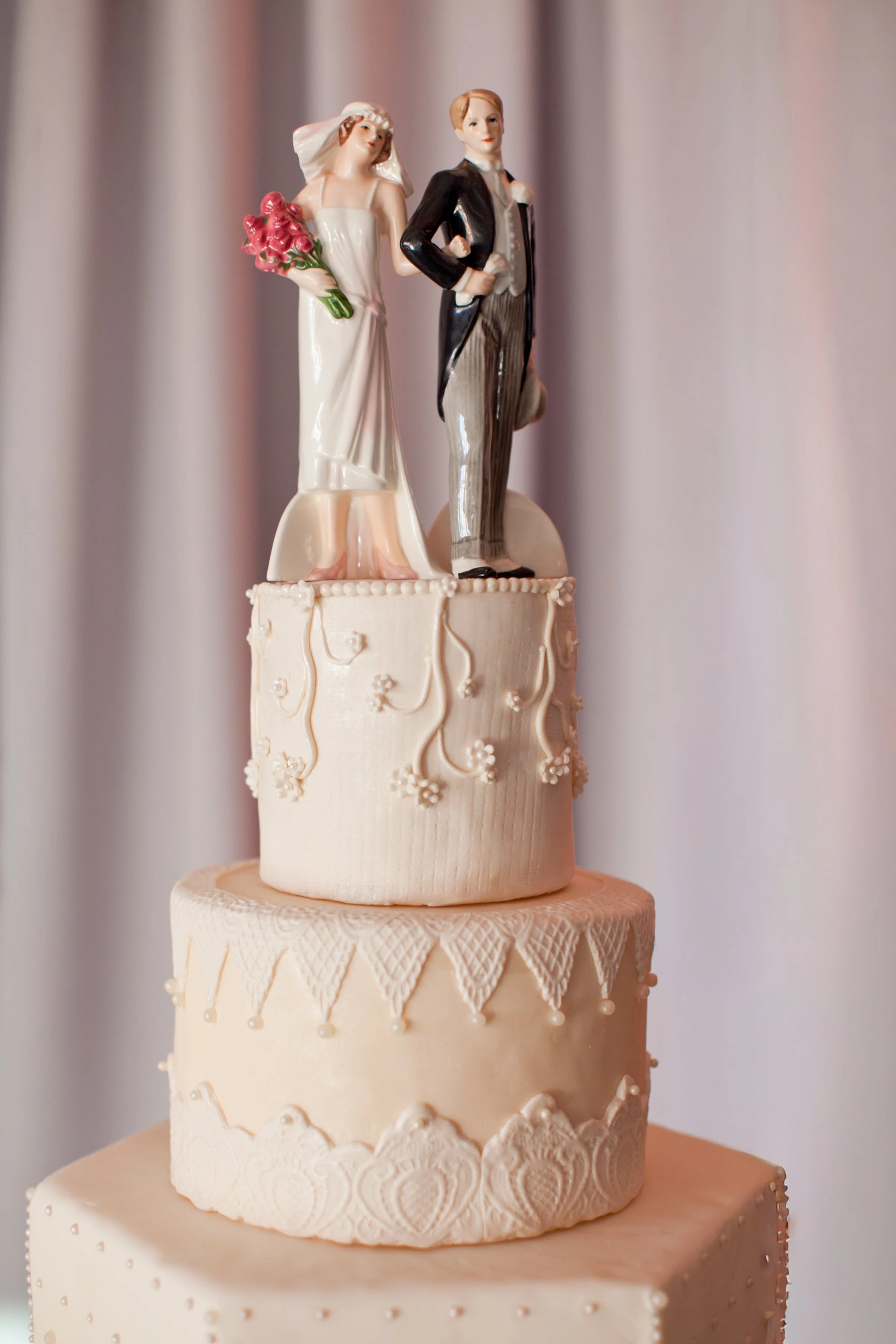 aspen-wedding-photographer-vintage-cake.jpg