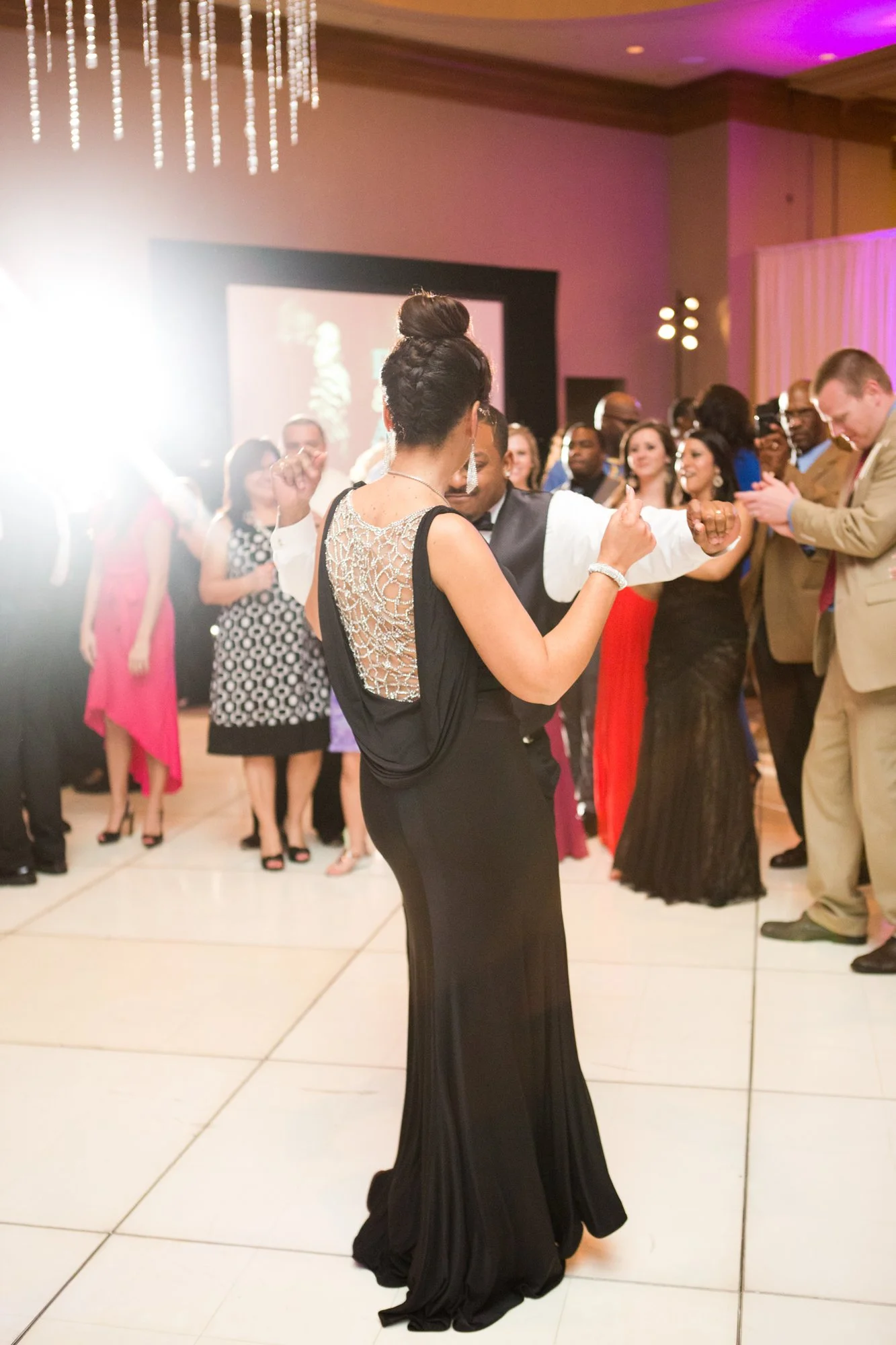 omnni-luxury-wedding-dance-floor.jpg