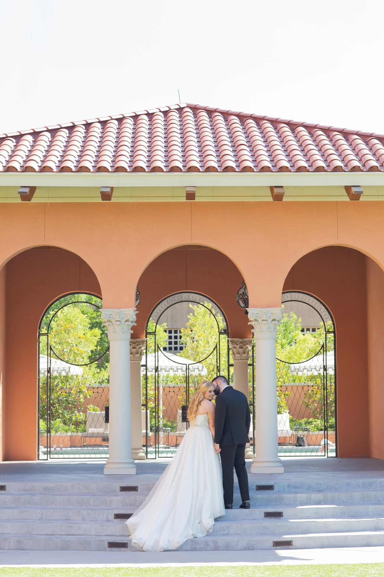 mansion-on-turtle-creek-wedding-kiss.jpg