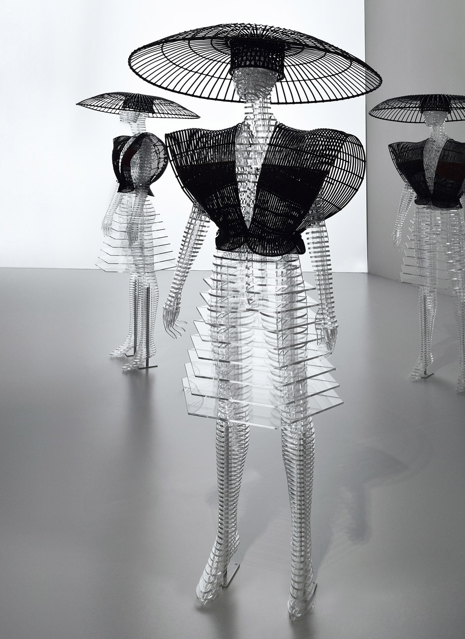 transparent-body-installation-tokujin-yoshioka-issey-miyake-exhibition-tokyp-japan_dezeen_936_10.jpg