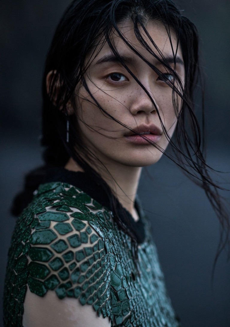 Ming-Xi-Vogue-China-January-2016-Photoshoot12-768x1092.jpg