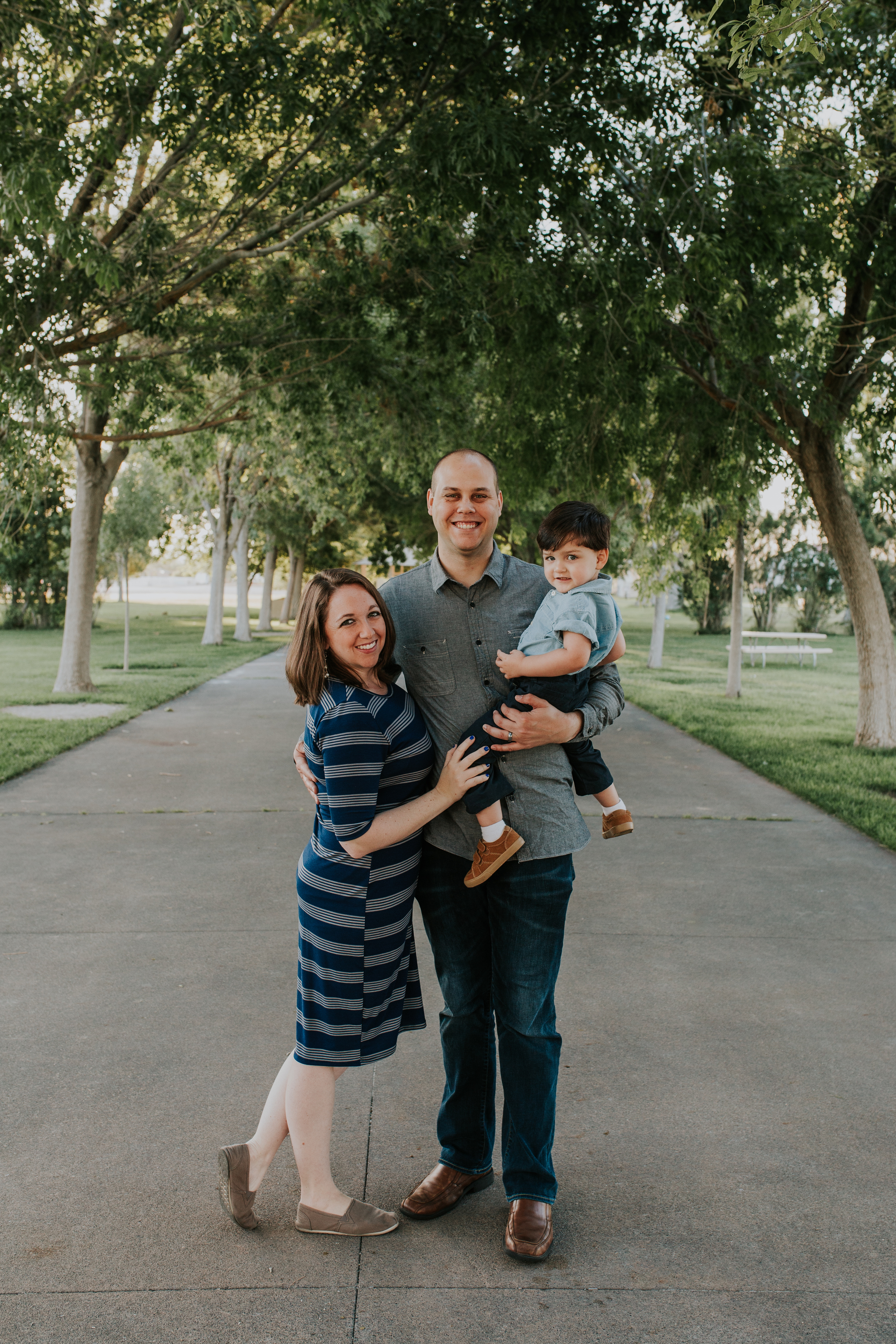 Las Vegas - Family Pictures - Floyd Lamb Park - Kamra Fuller Photography - Lifestyle Family Session - What to wear for family pictures - Extended Family Pictures - Family - Grandparents - Parents - Grandchildren - In Laws - Color Scheme - Navy and T…