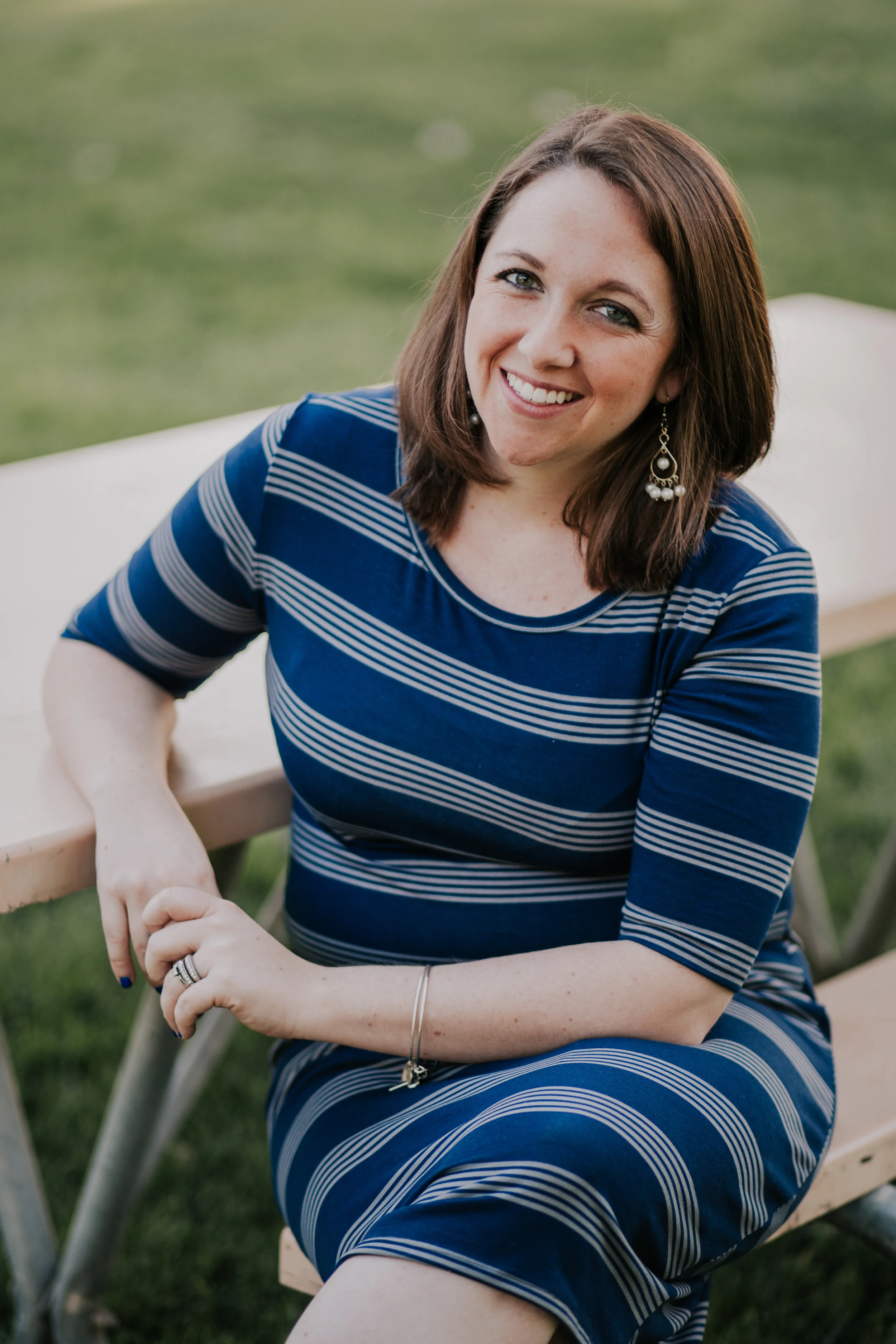 Las Vegas - Family Pictures - Floyd Lamb Park - Kamra Fuller Photography - Lifestyle Family Session - What to wear for family pictures - Extended Family Pictures - Family - Grandparents - Parents - Grandchildren - In Laws - Color Scheme - Navy and T…