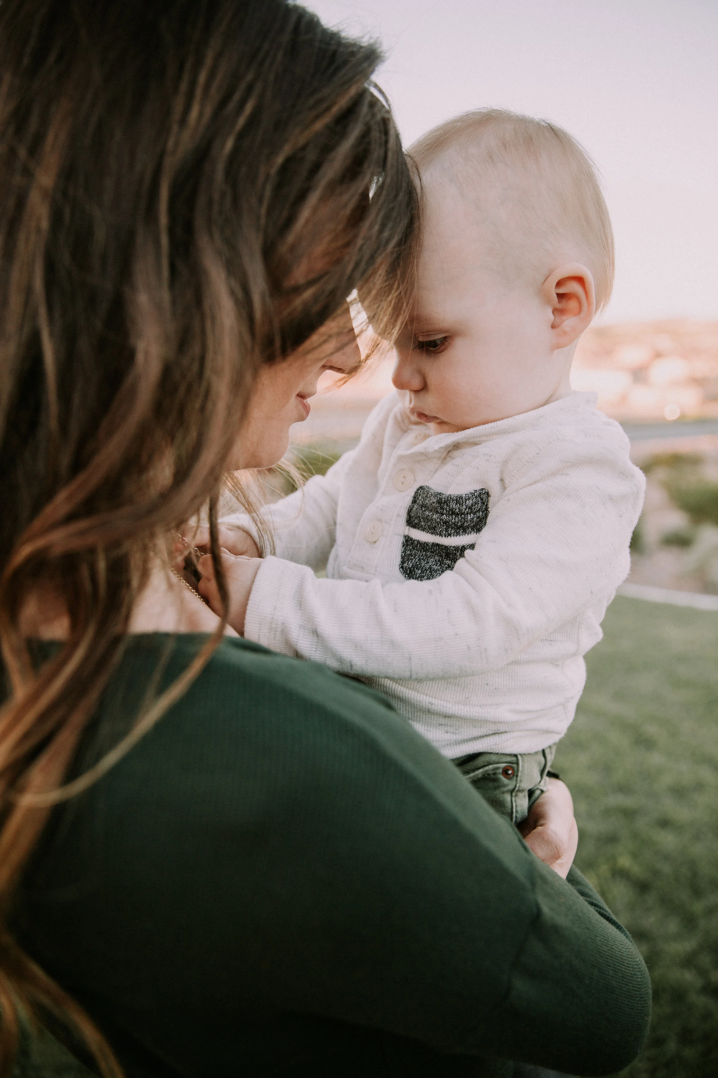 Baldwin Family - Lifestyle Family Session - Lifestyle Family Photography - Lifestyle Family Photographer - Las Vegas Family Photography - Las Vegas Family Photographer - Beautiful - Outfit Inspiration - Family Photography Outfit Inspiration
