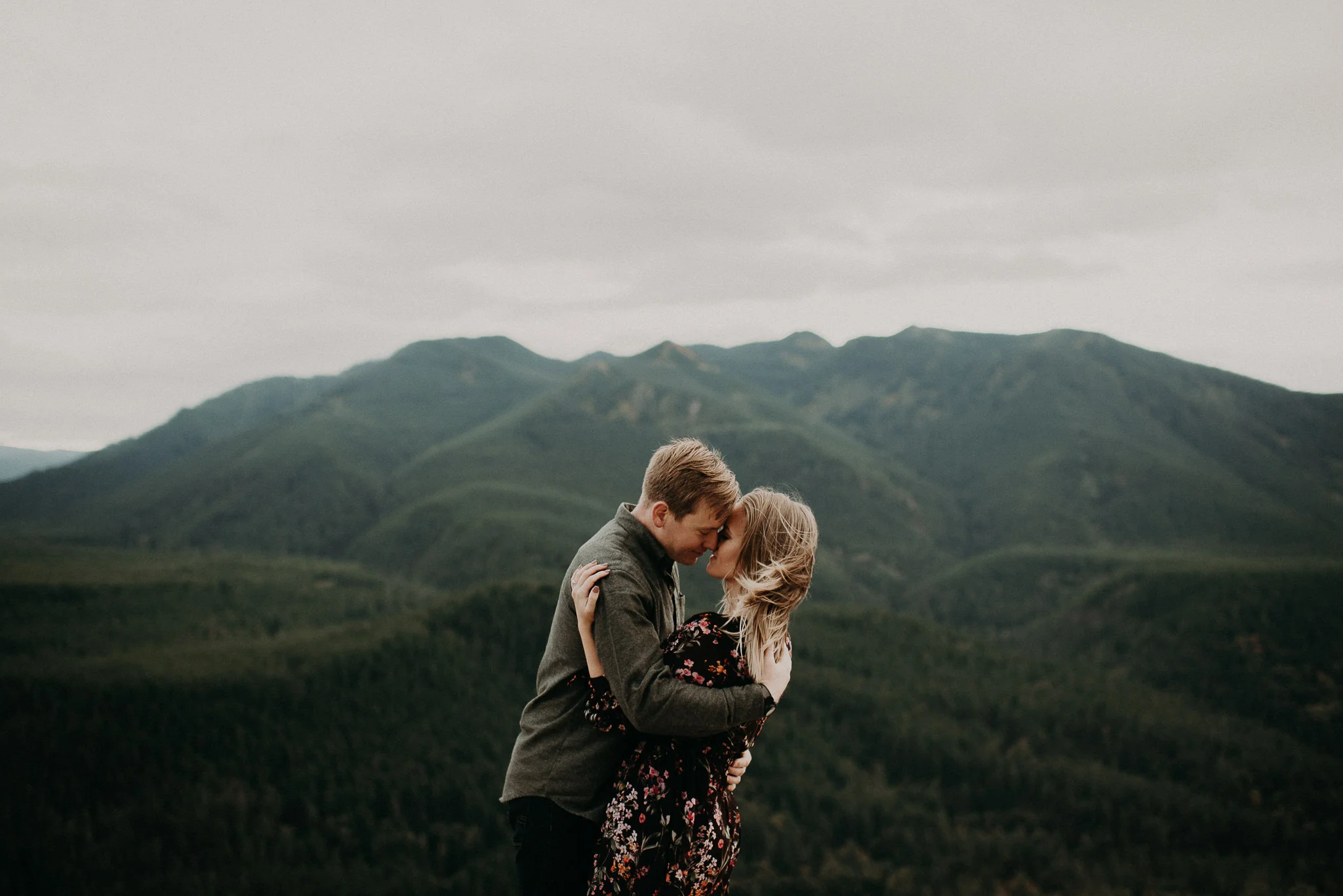 Rattlesnake Ledge Engagement Session by Rattlesnake Lake Engagement Photographer Kamra Fuller Photography - Seattle Wedding Photographer