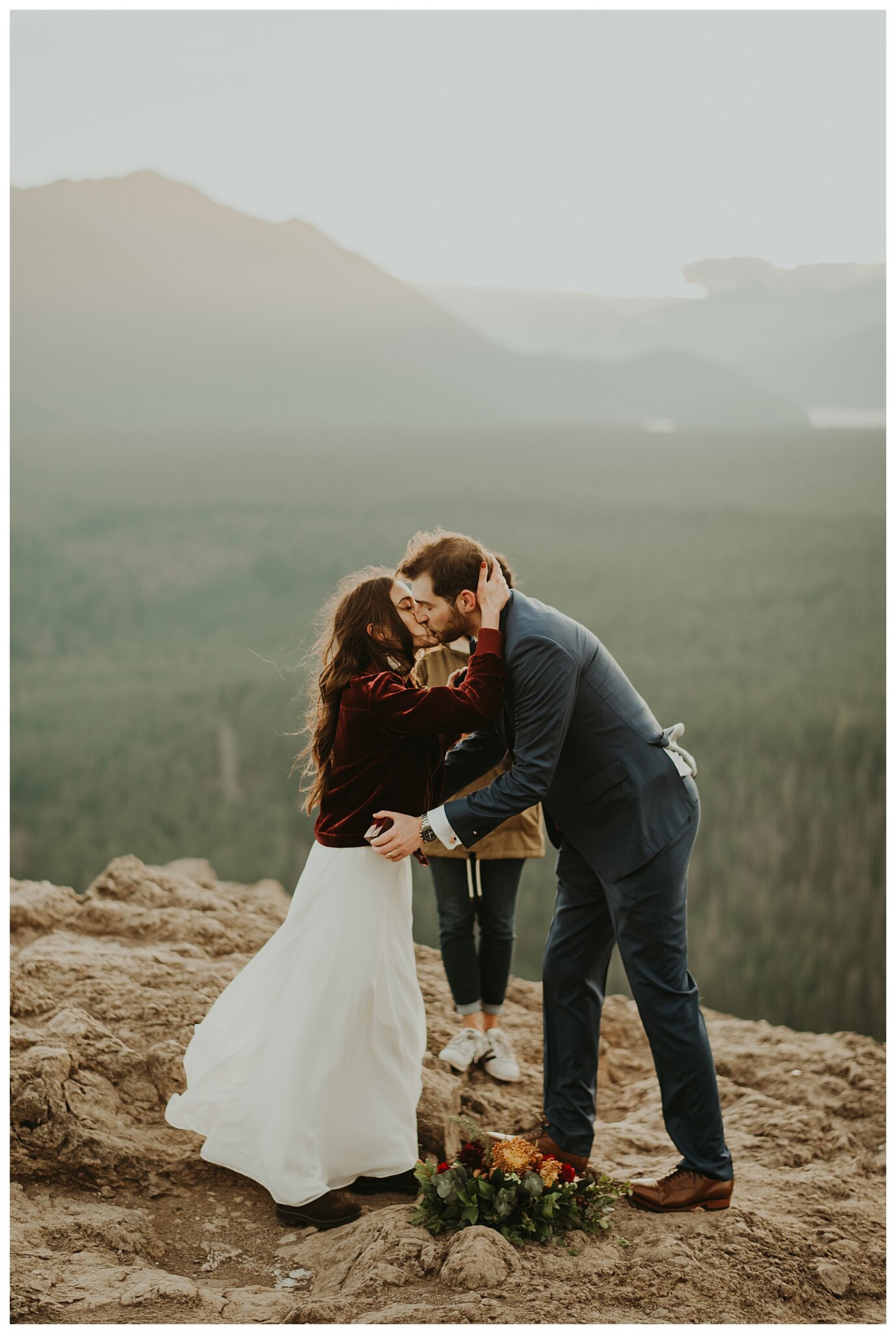 Rattlesnake Ledge Elopement Photographer