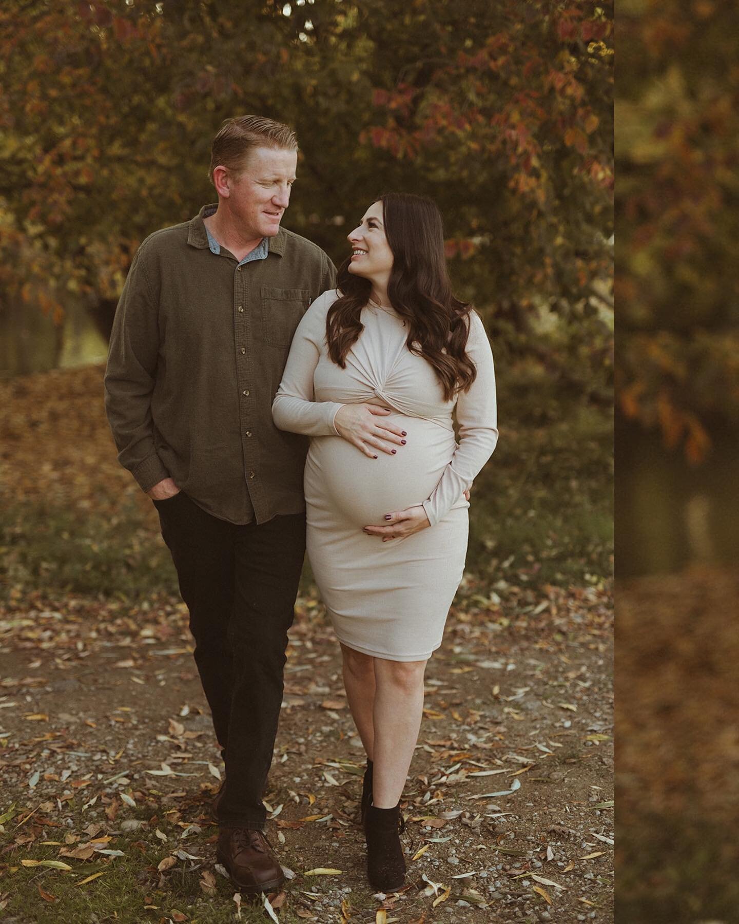 A snippet of Ashley &amp; Mike, ready to welcome baby girl! 

🍁🤎🍁

#boise #boisefall #fallinboise #fallphotography #fallmaternitypictures #boisematernityphotographer #boisefamilyphotographer #meridianfamilyphotographer #meridianmaternityphotograph