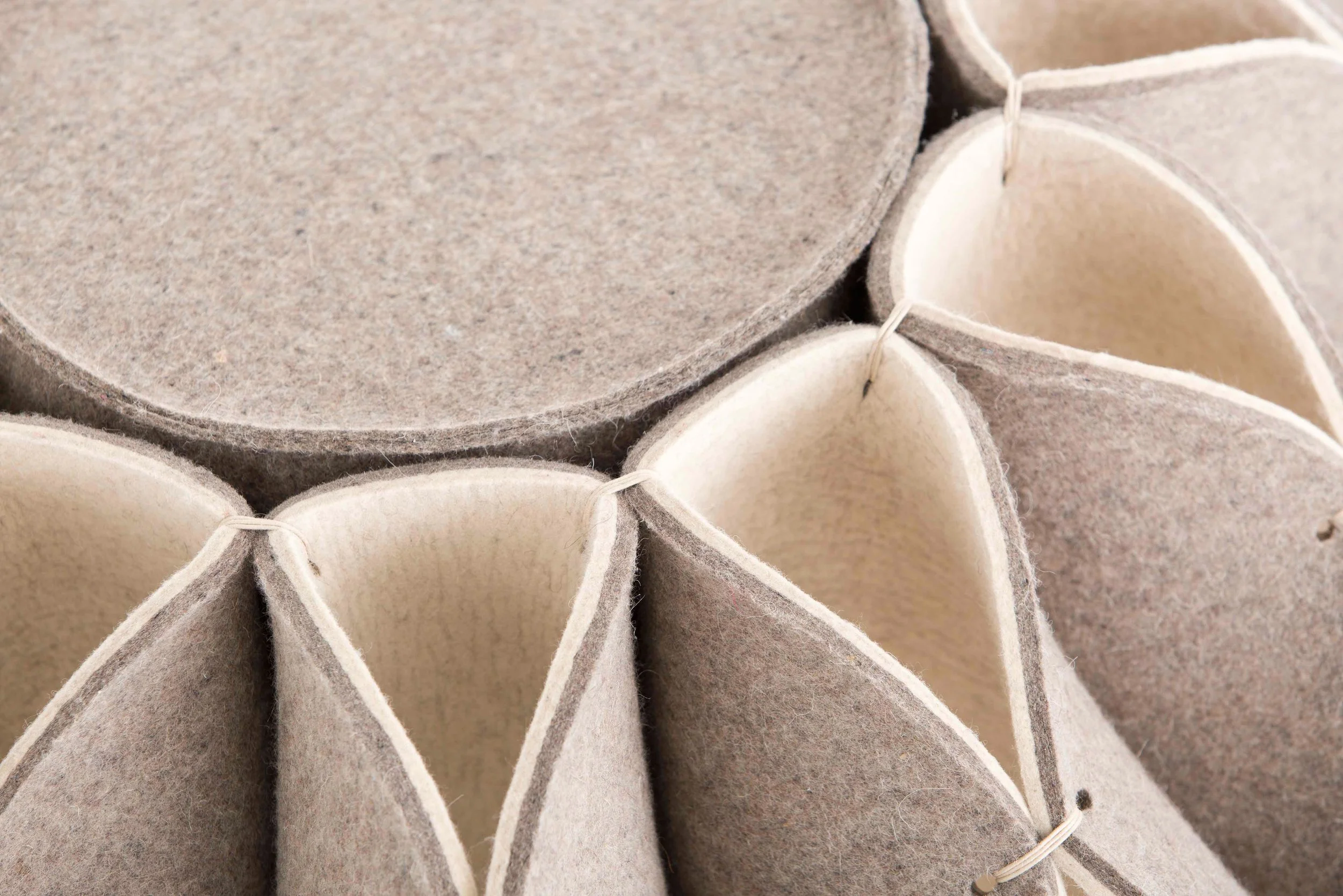 romerovallejo_ruff_pouf_gan5.jpg