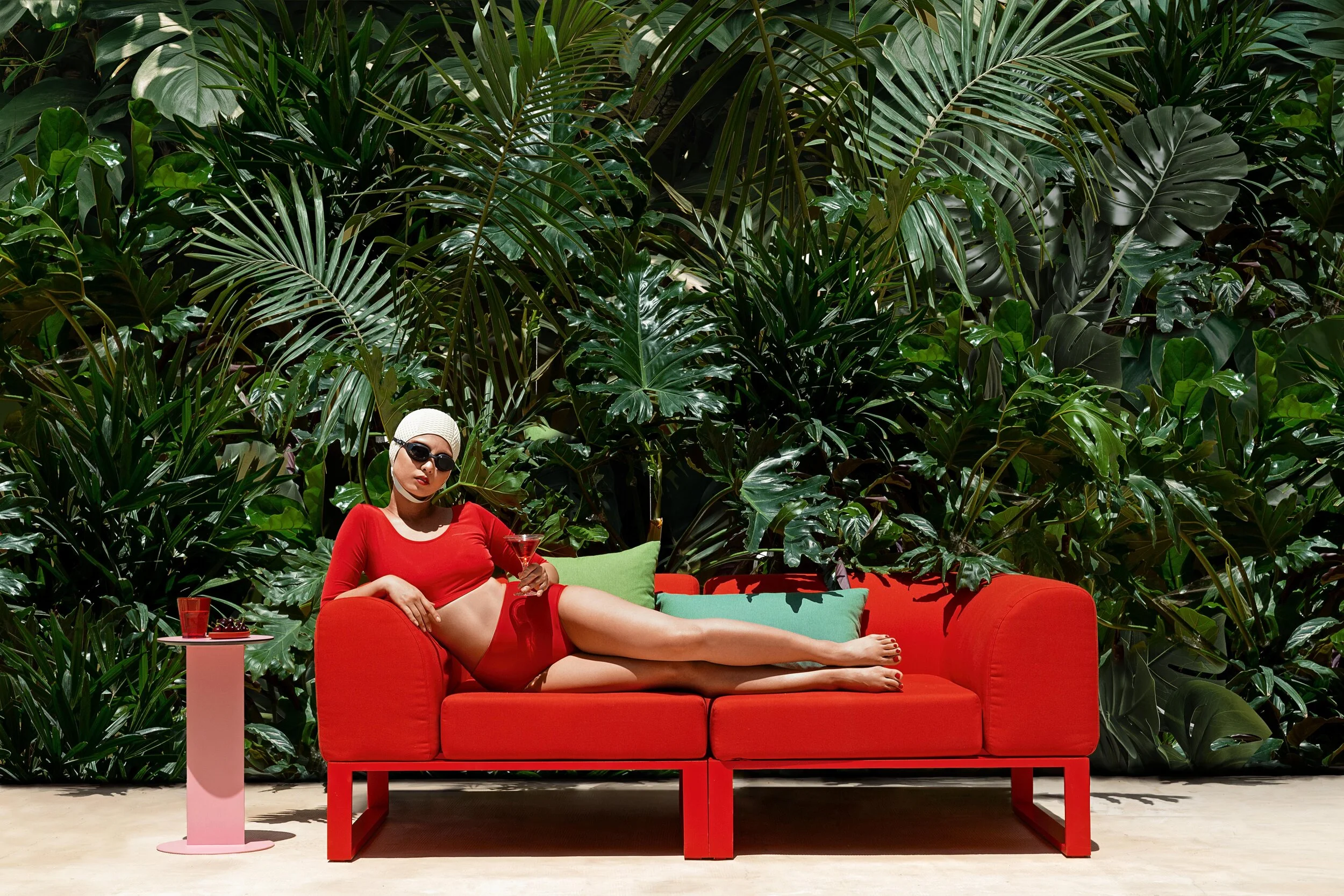 Ploid-sofa-red.jpg